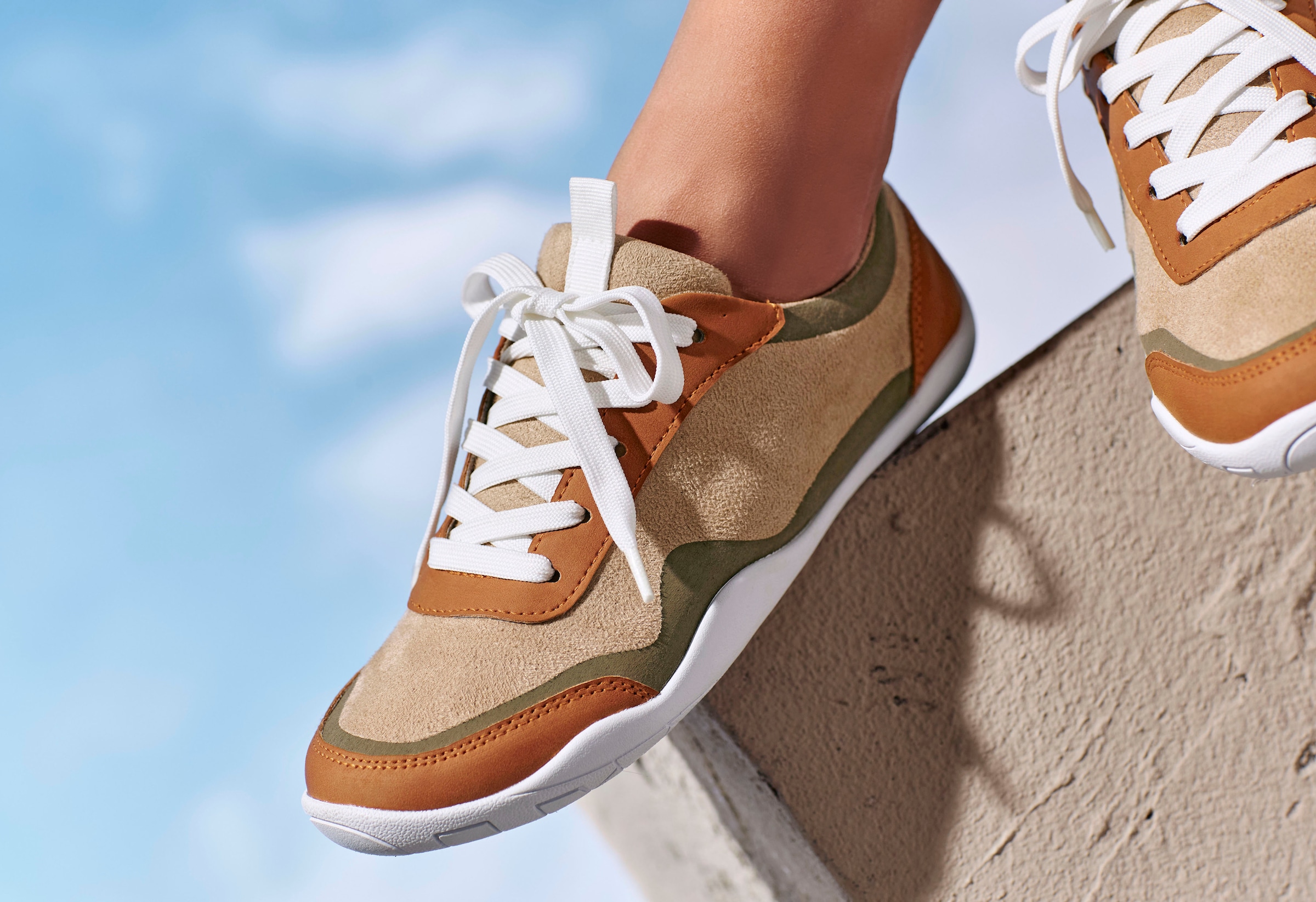 LASCANA Sneaker, superleicht, ultraflache Sohle, Schürhalbschuh, Freizeitschuh VEGAN