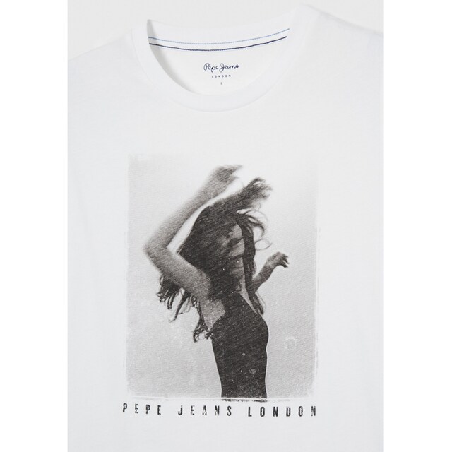 kaufen und »SONYA«, bei in tollem T-Shirt figurbetonter Jelmoli-Versand Pepe Frontprint Passform mit Schweiz Jeans markentypischem online