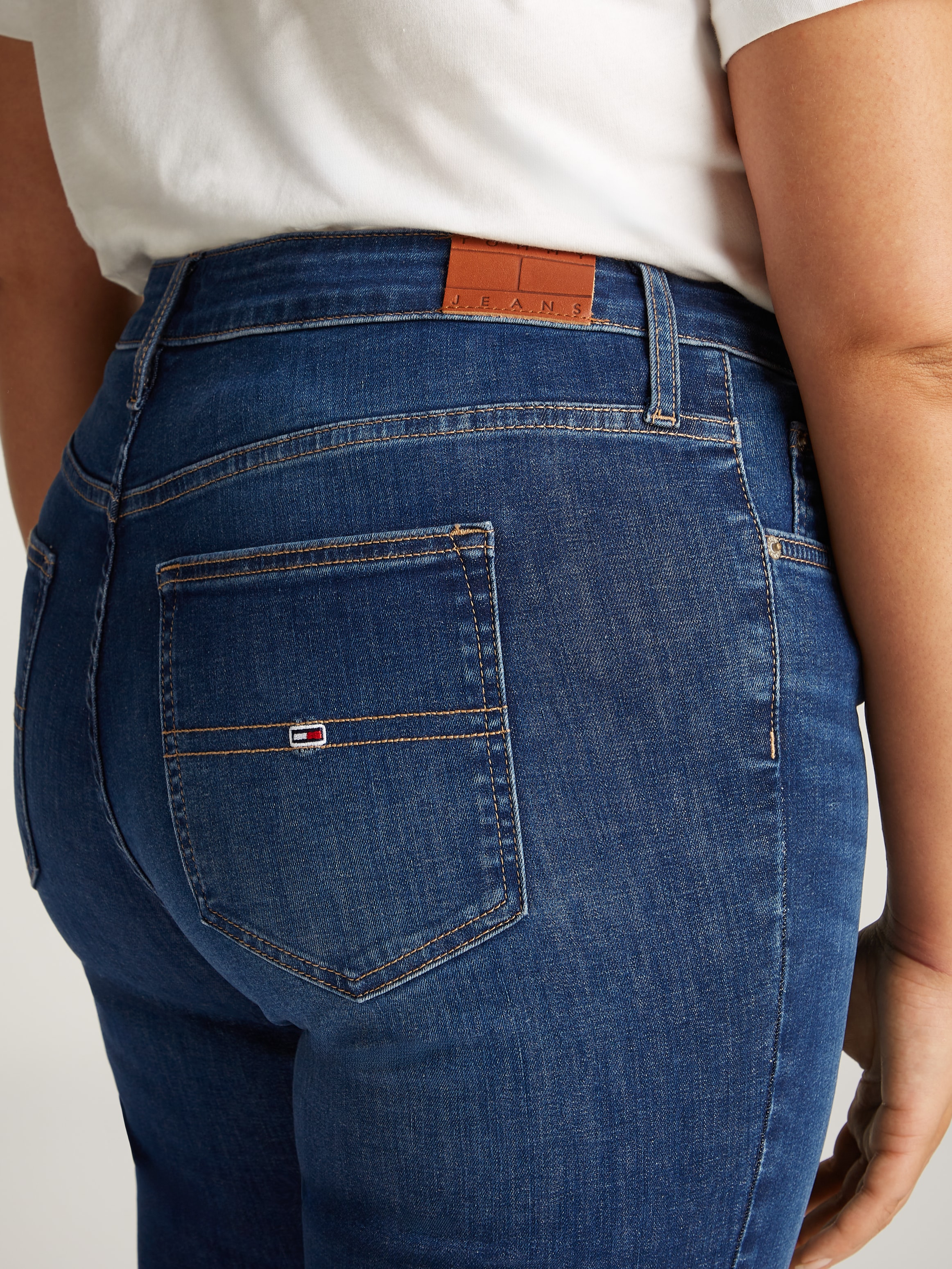 Tommy Jeans Curve Schlagjeans »CRV SYLVIA HGH FLR«, in Grossen Grössen im 5-Pocket-Style