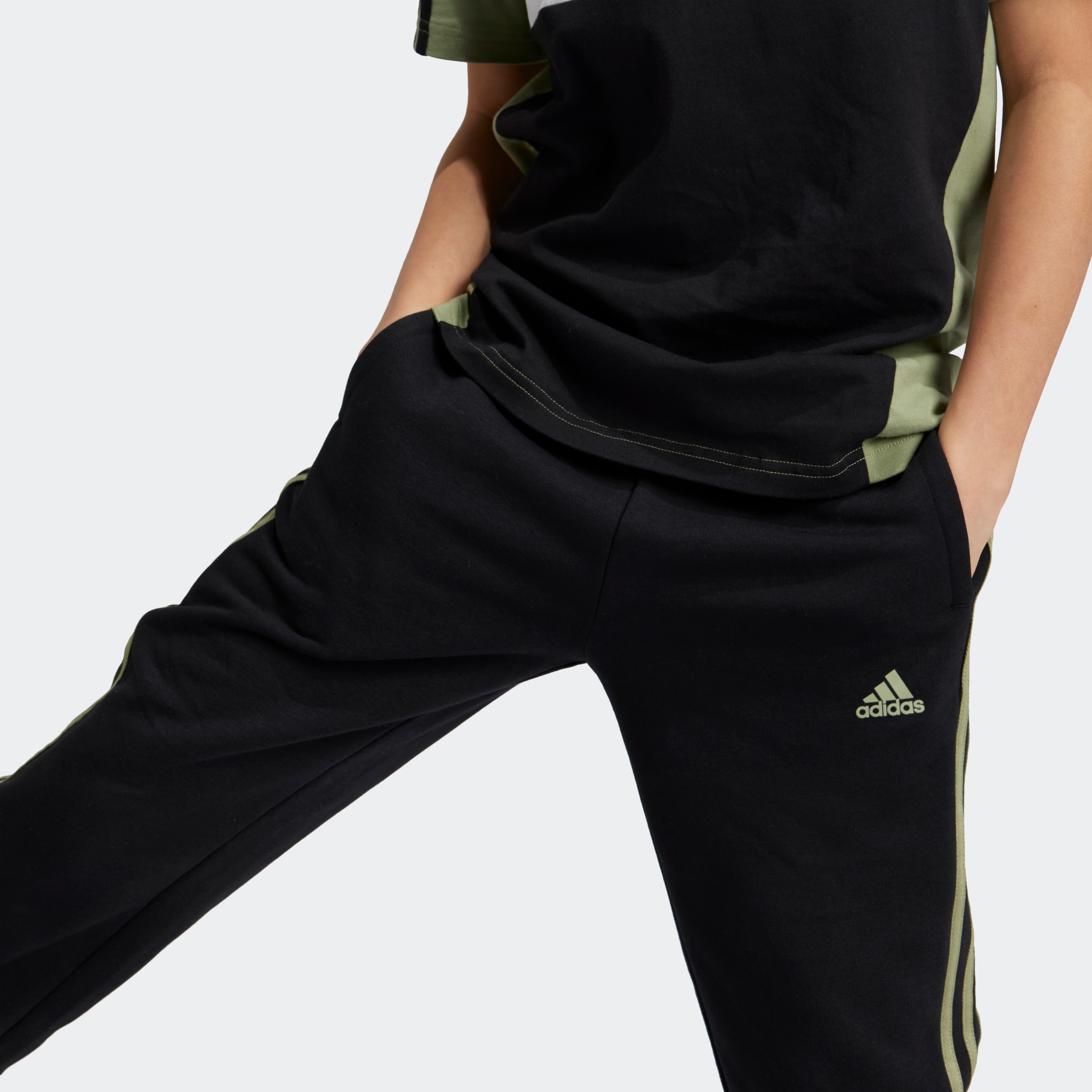 adidas Sportswear Sporthose »ESSENTIALS 3STREIFEN FLEECEHOSE«, (1 tlg.)