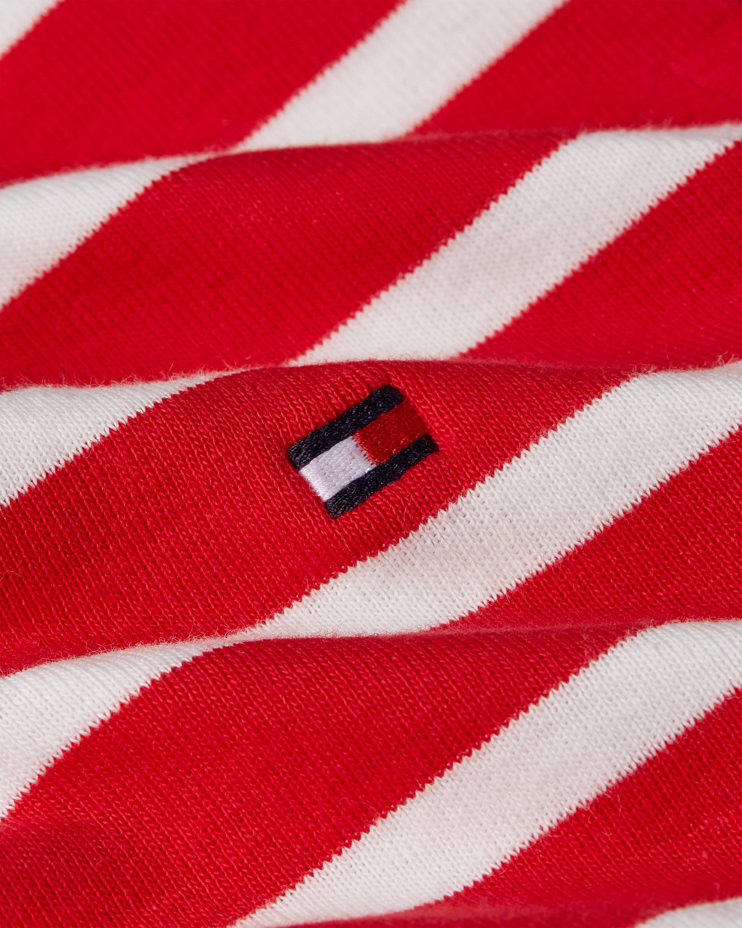 Tommy Hilfiger T-Shirt »SLIM CODY V-NK SS«, mit Logostickerei