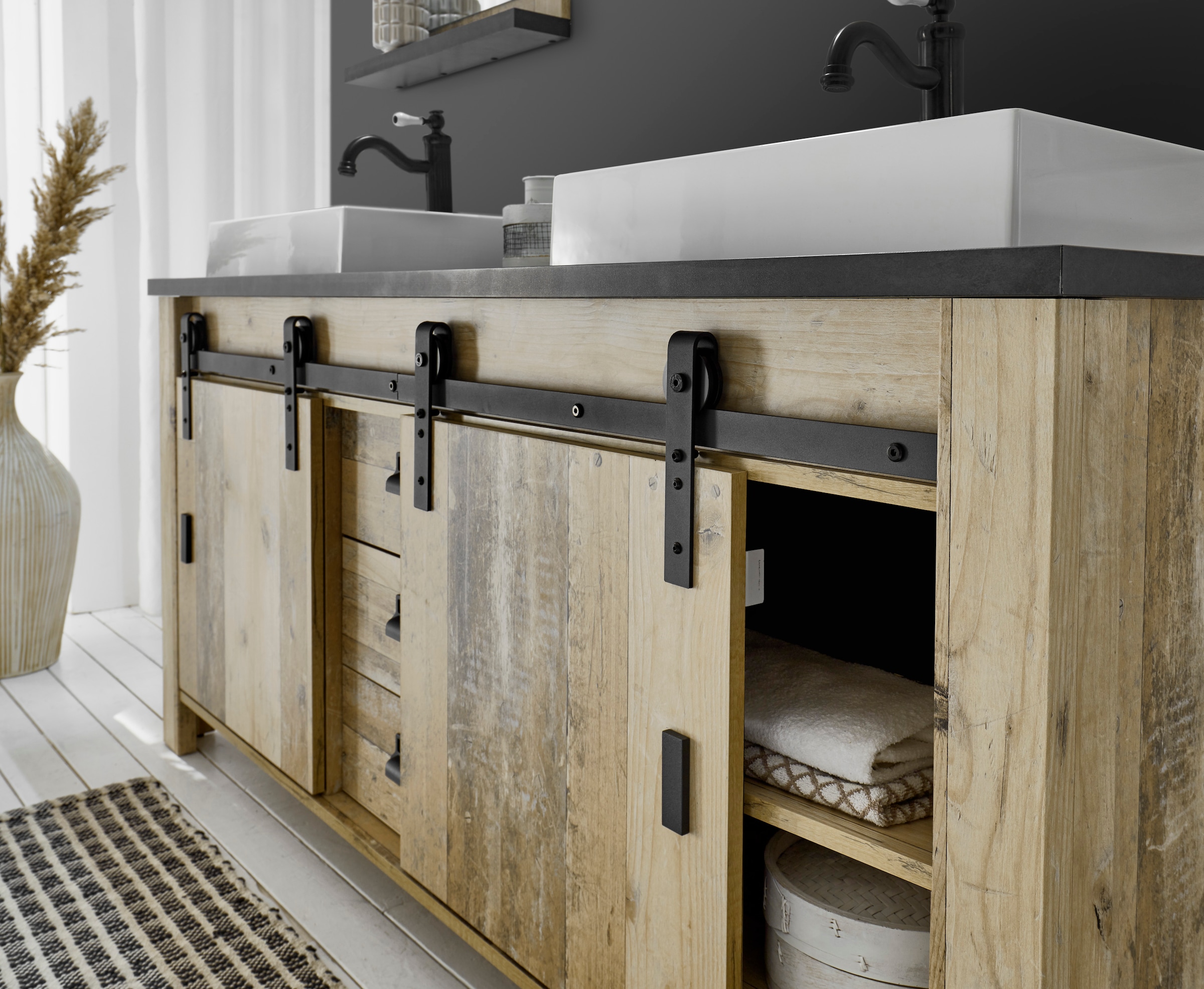 Home affaire Badmöbel-Set »SHERWOOD, Bad im modernen Design, 3-teiliges Badezimmer«, (3 St.), in 2 Farben verfügbar, Scheunentorbeschlag & Apothekergriff aus Metall