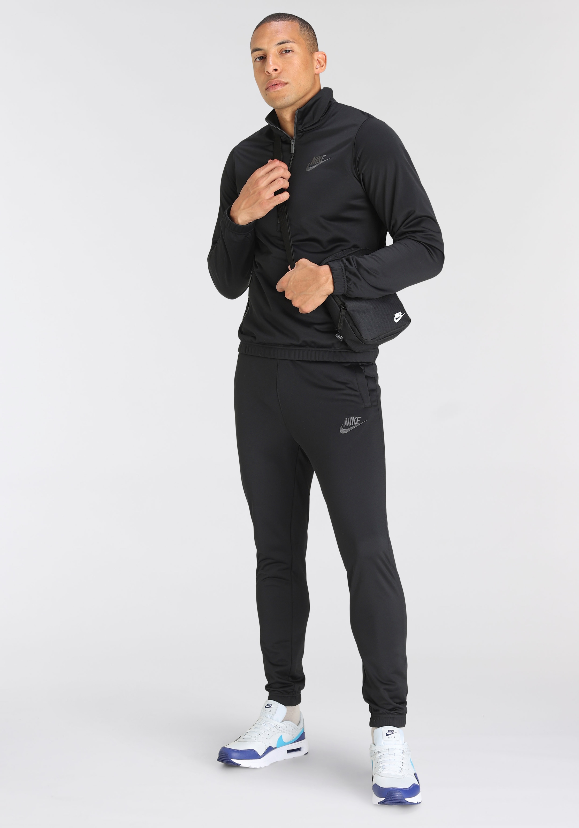 Nike Sportswear Trainingsanzug »Sport Essentials Men\'s Poly-Knit Track  Suit«, (Set, 2 tlg.) online kaufen | Jelmoli-Versand