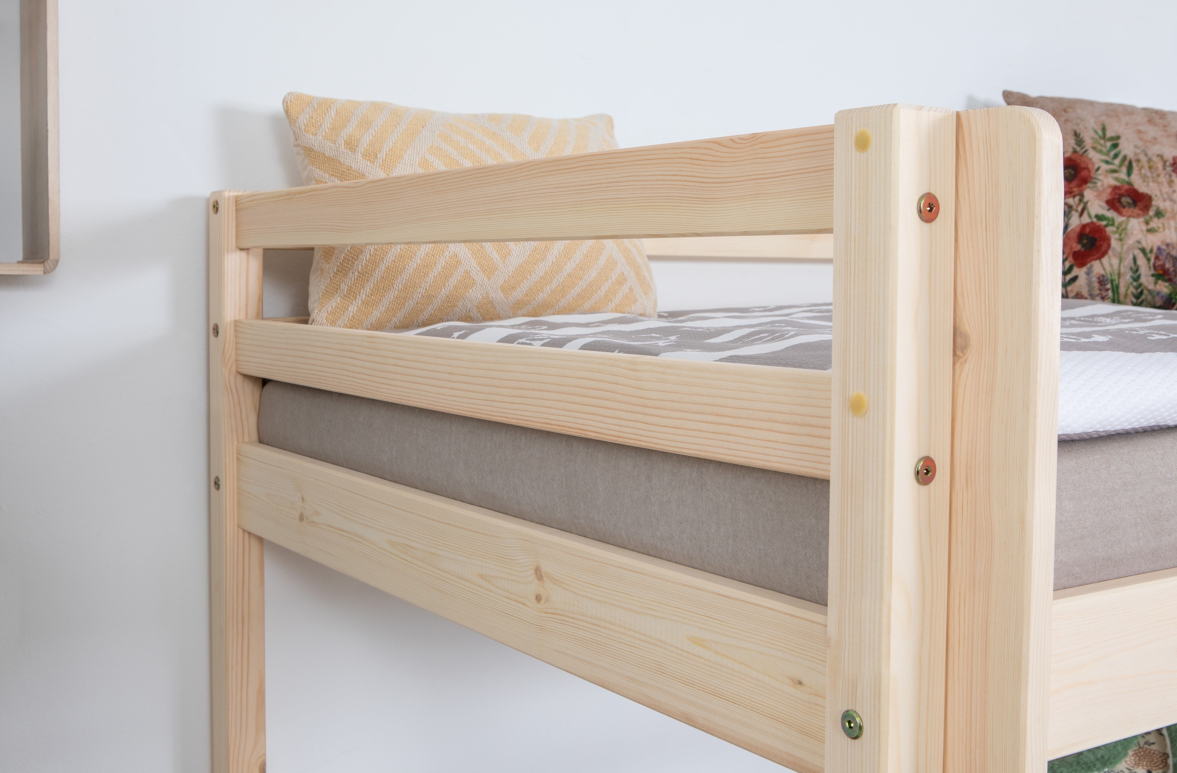 Ticaa Kinder-Etagenbett »René, FSC® zertifiziertes Massivholz, mit Trittleiter + Rundum-Absturzschutz, in natur und weiss lieferbar
