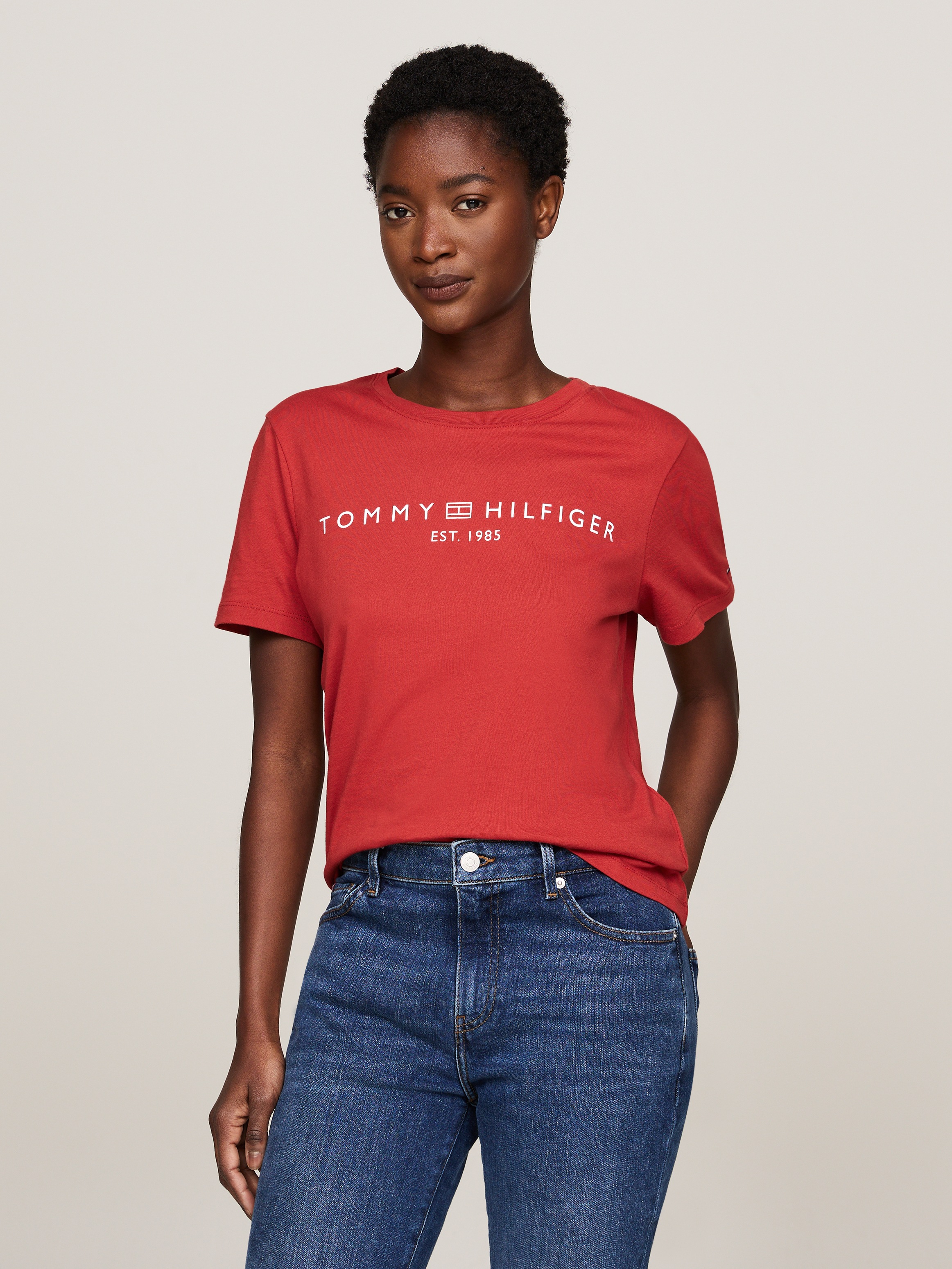 Tommy Hilfiger Kurzarmshirt »REG CORP LOGO C-NK mit Logoschriftzug und Stickerei« Baumwolle