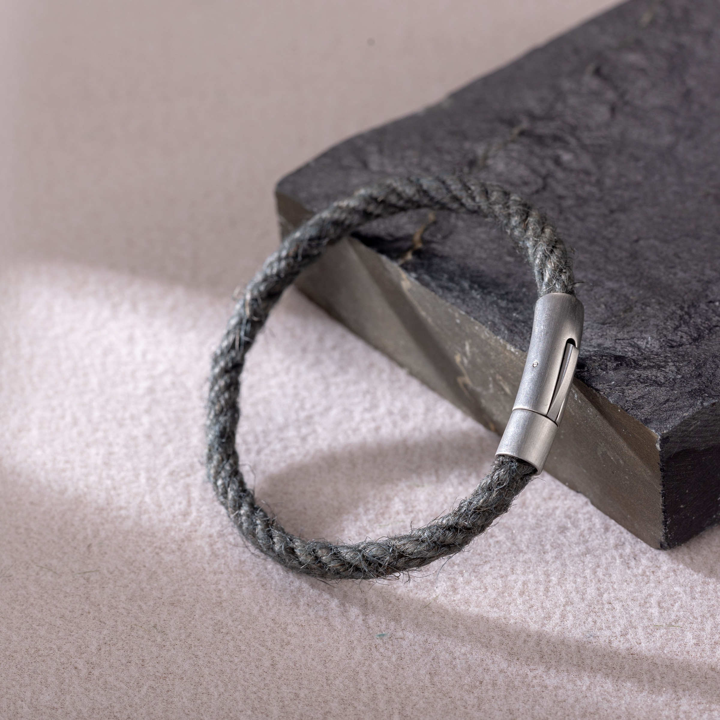 Firetti Armband »Schmuck Geschenk Edelstahl Jutefaser Armschmuck Armkette«