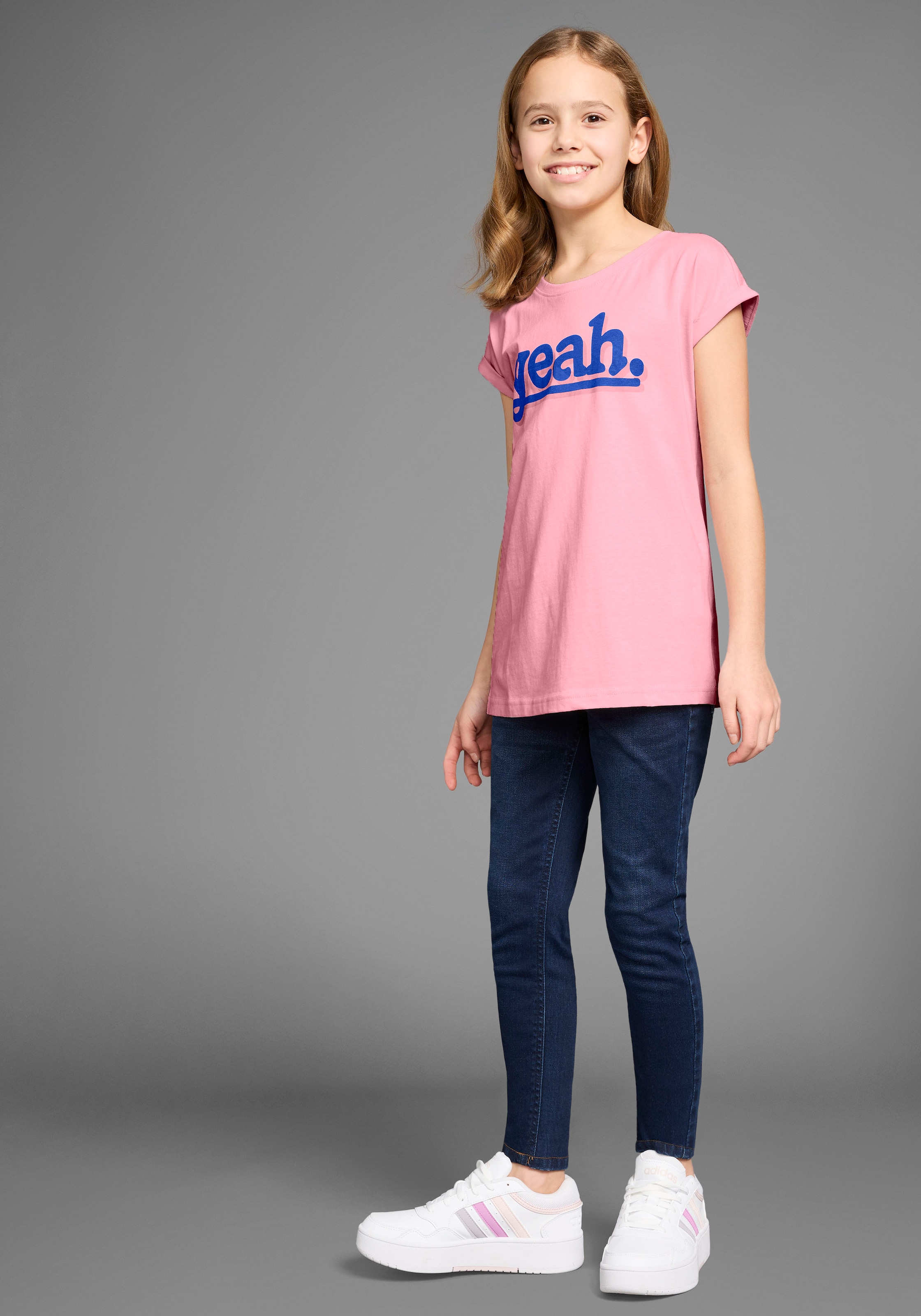 KIDSWORLD T-Shirt »Sprücheshirt mit überschnittener Schulter«, T-Shirt "YEAH" print