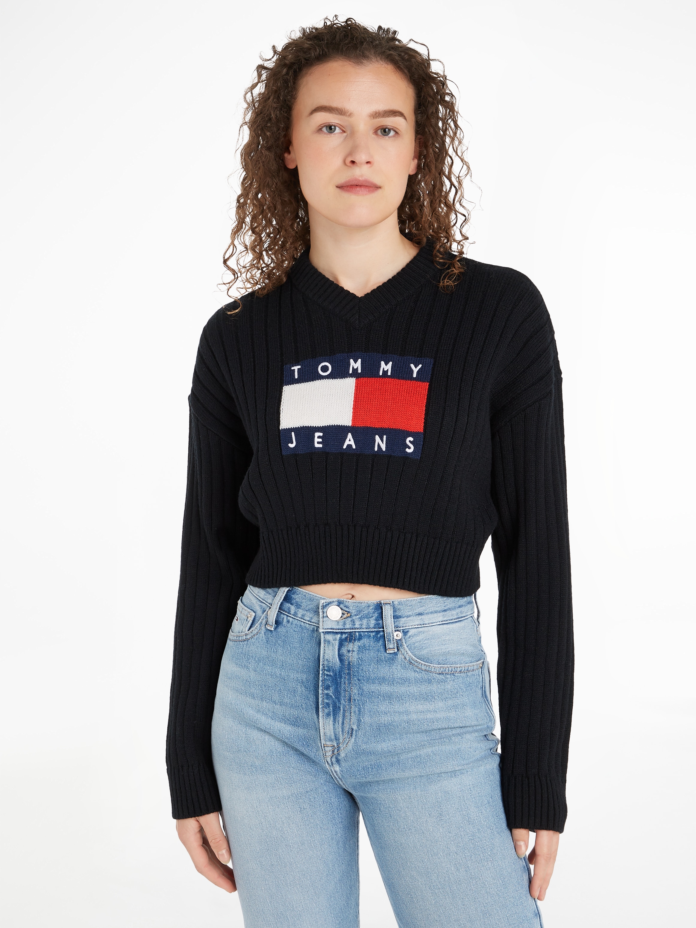 Tommy Jeans Strickpullover »TJW VNCK CENTER FLAG SWEATER EXT«, mit Tommy Jeans Center Logo-Flag