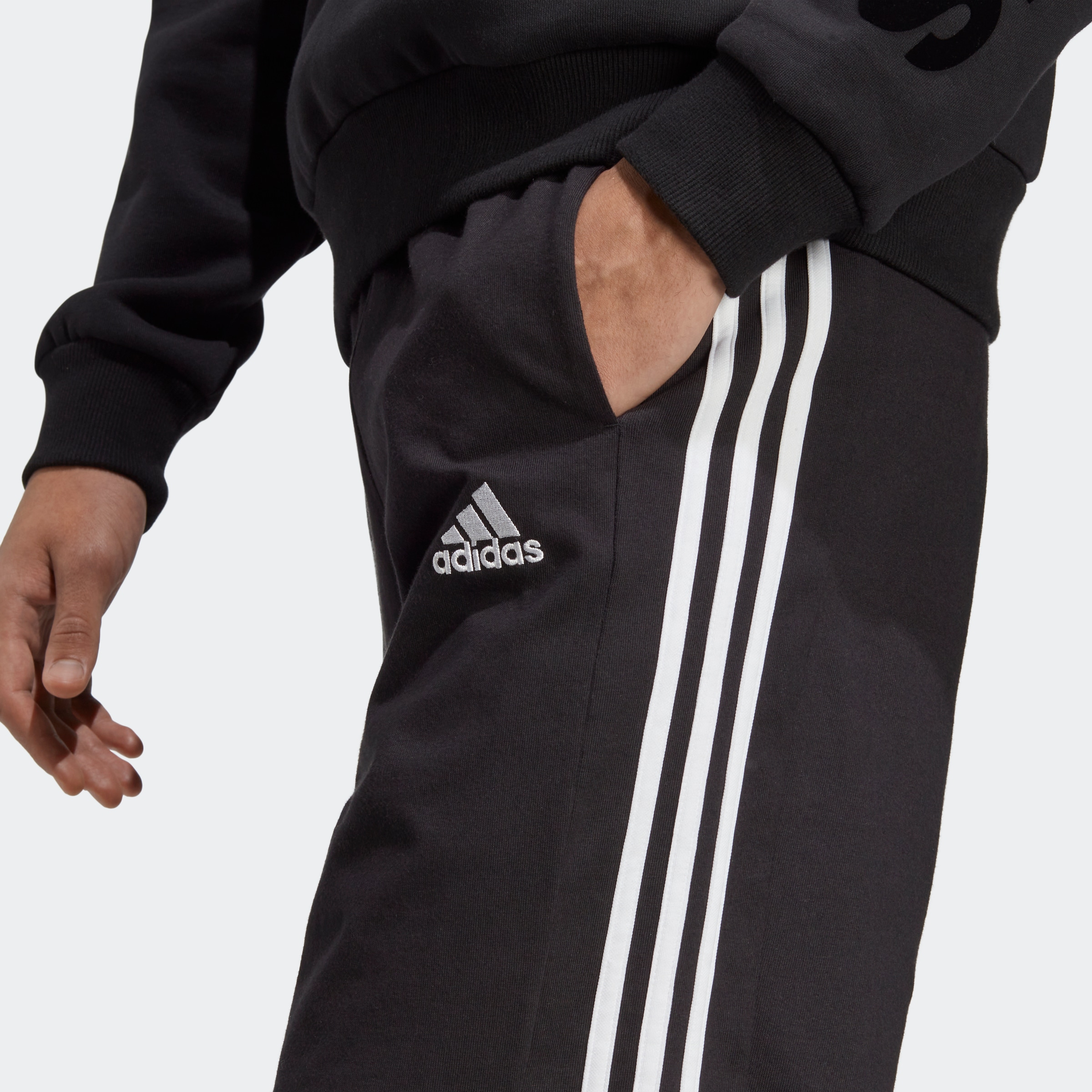 adidas Sportswear Shorts »ESSENTIALS SINGLE JERSEY 3-STREIFEN«, (1 tlg.)