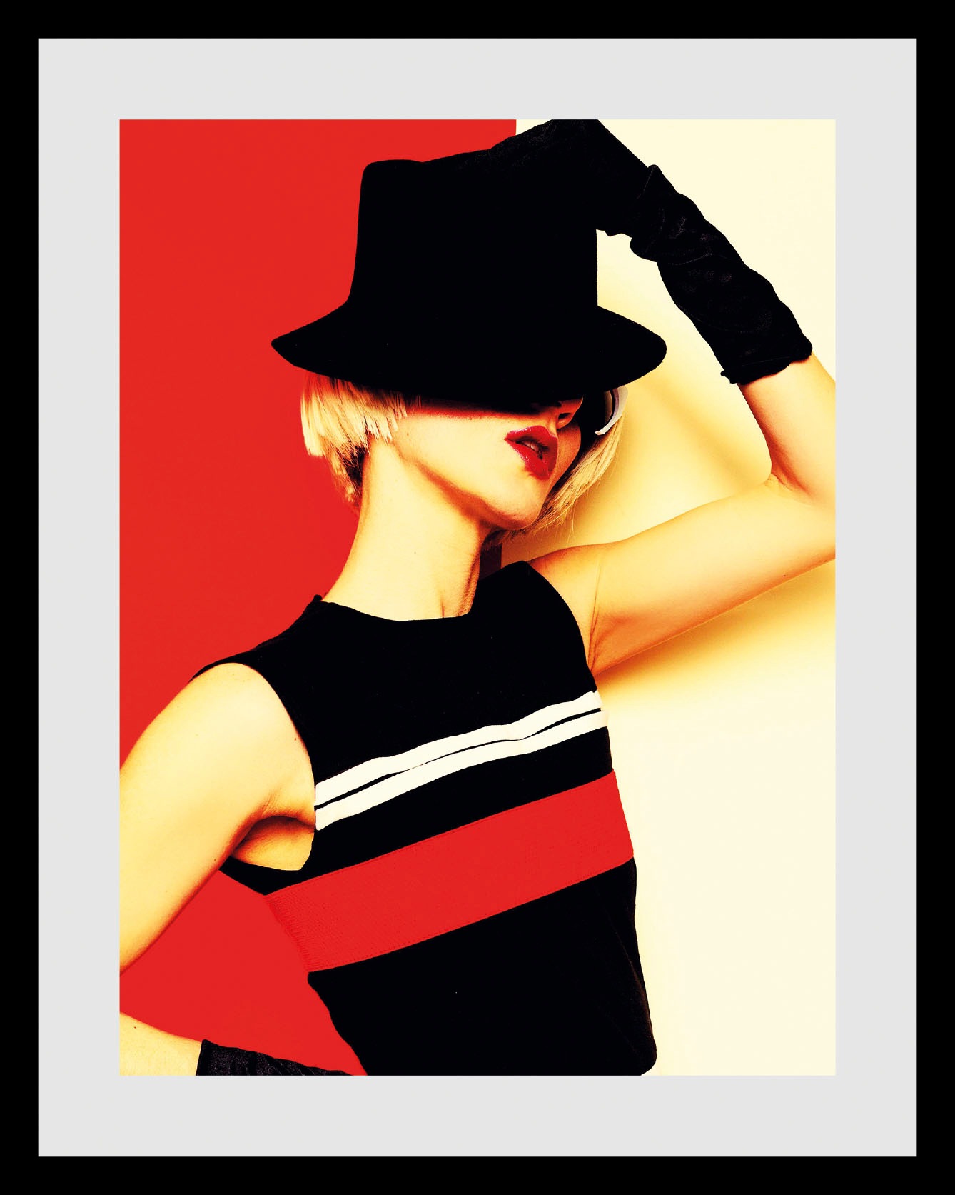 queence Bild »Faceless«, Frau-Bilder von Frauen-Art-Kunst-Fashion-Mode-Magazincover, (1 St.), HD Premium Poster-Druck inkl. Holzrahmen
