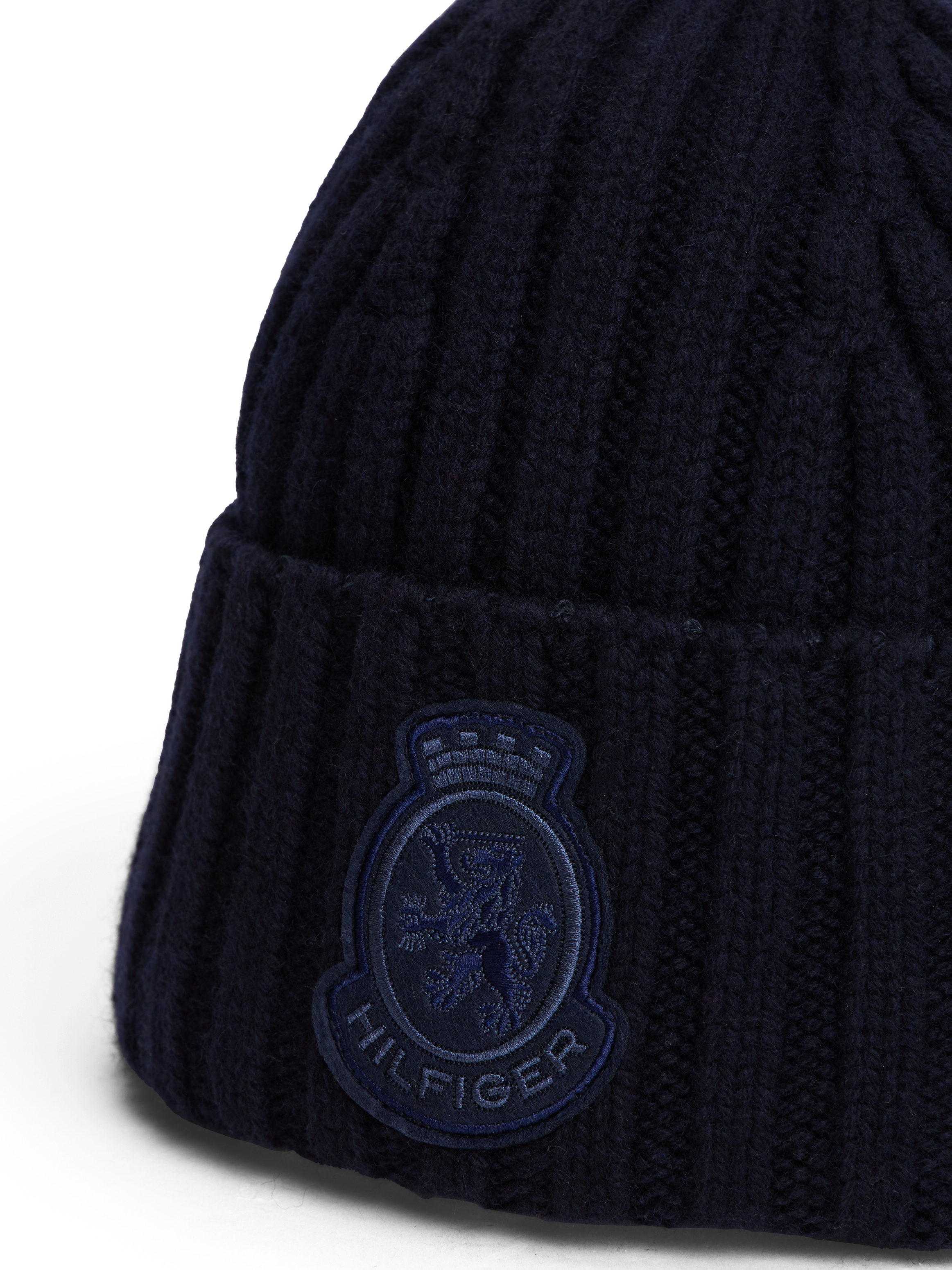 Tommy Hilfiger Beanie »TH CREST FLUFFY«, für Frauen, aus Rippstrick, TH-Wappen-Patch an Umschlag