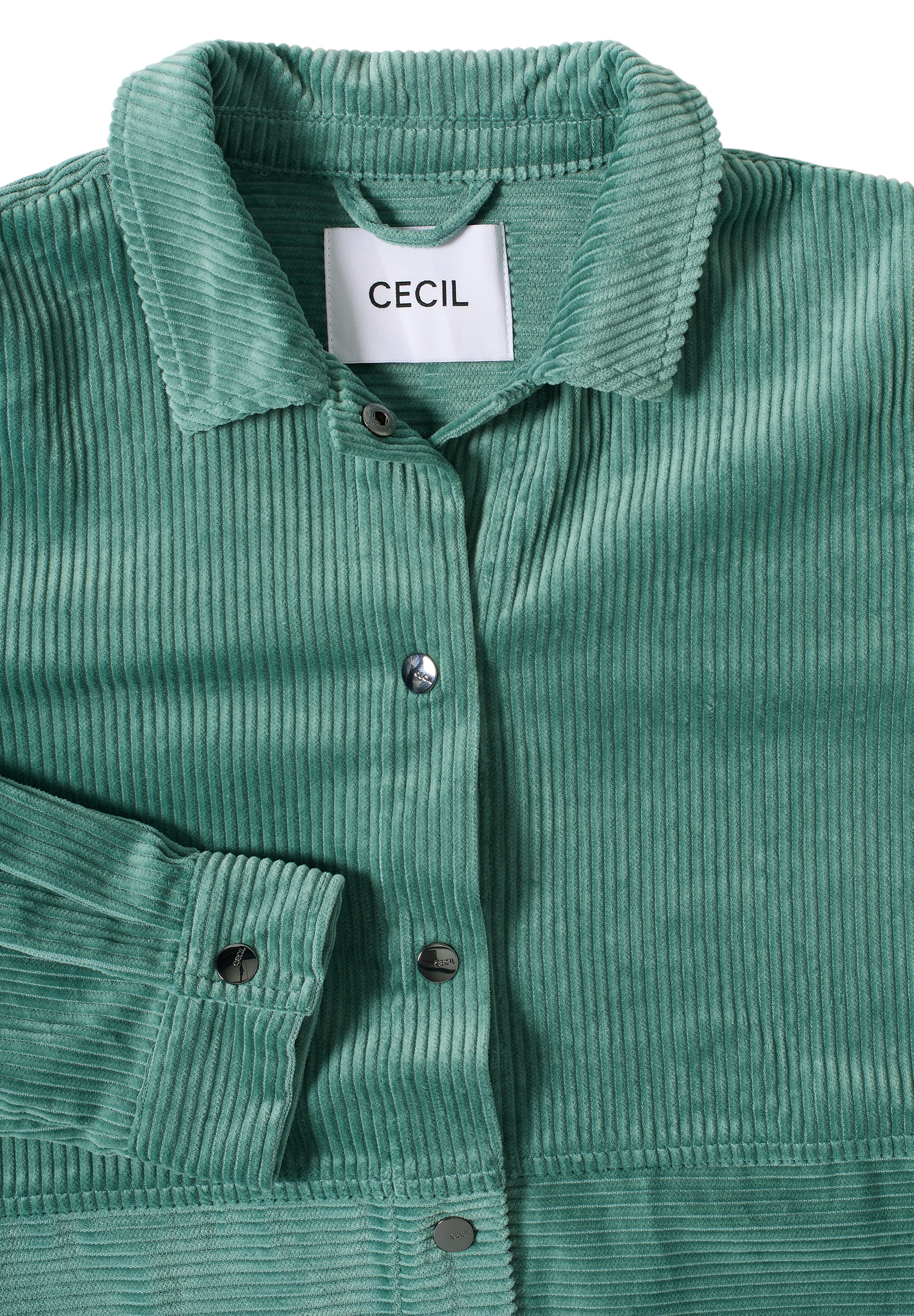 Cecil Cordjacke, mit Knöpfen