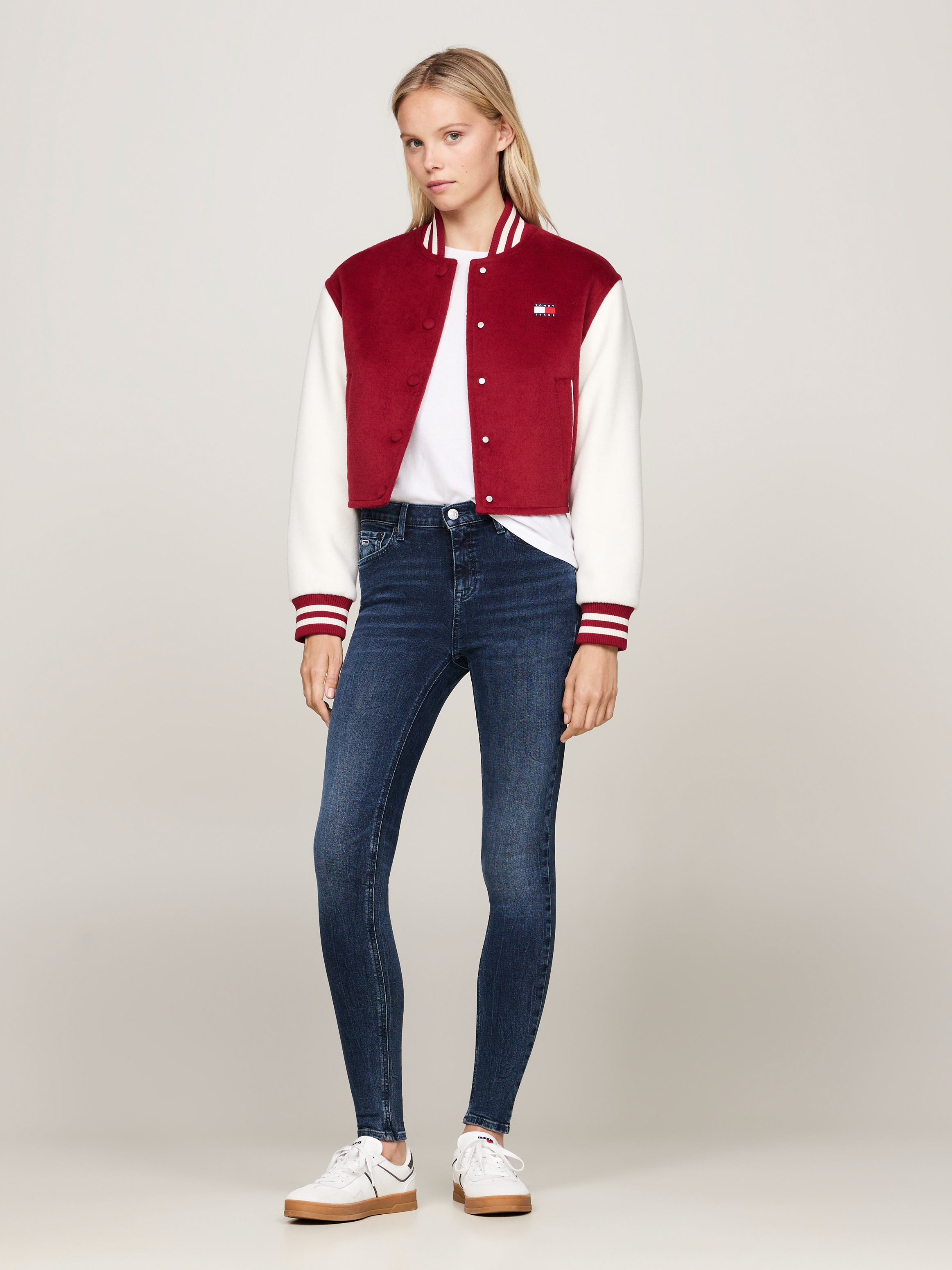 Tommy Jeans Skinny-fit-Jeans »Nora Mid Rise Skinny Fit«, mit Waschung, Logo-Badge