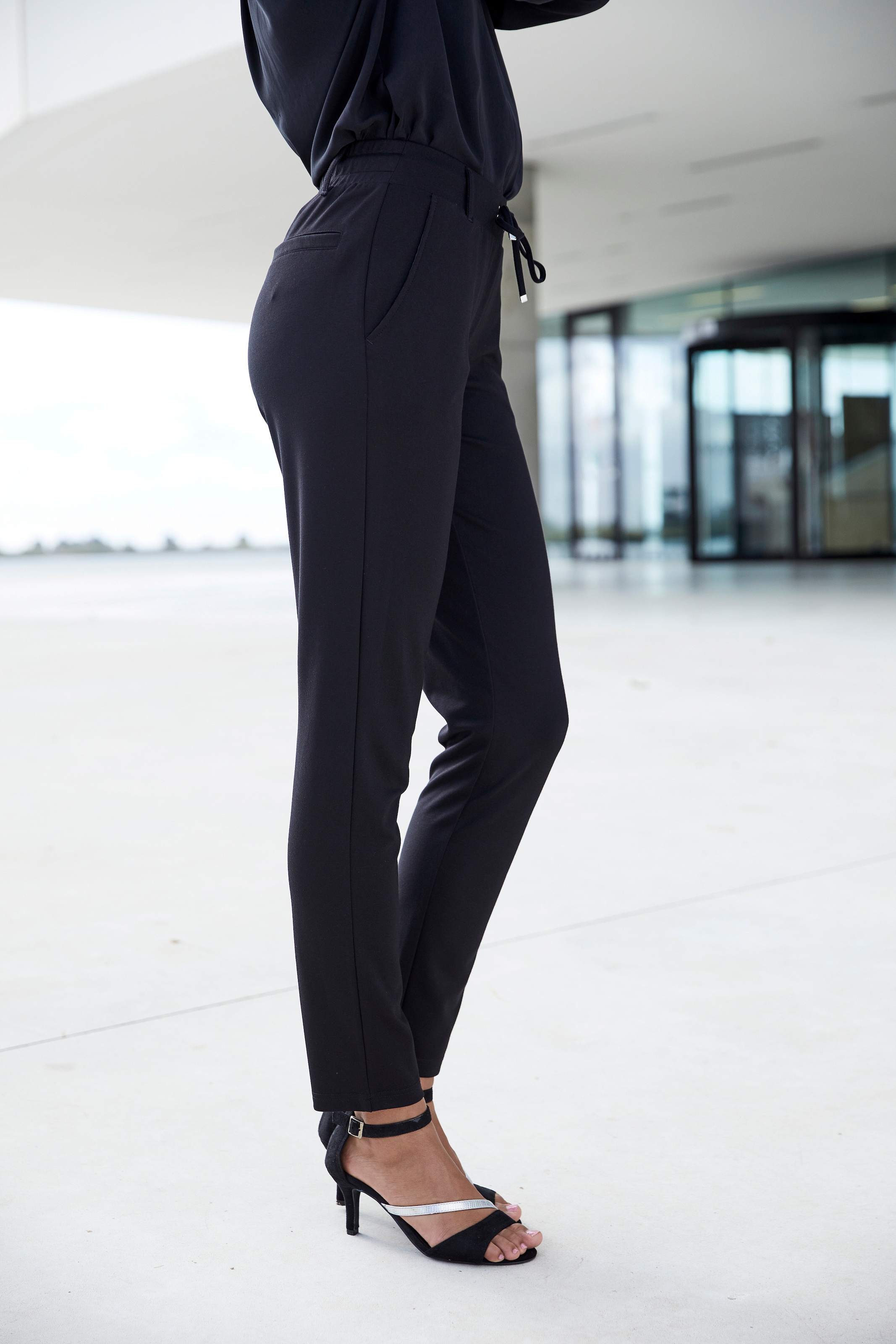 LASCANA Jogger Pants, mit elastischem Bund und Gürtelschlaufen, Loungewear