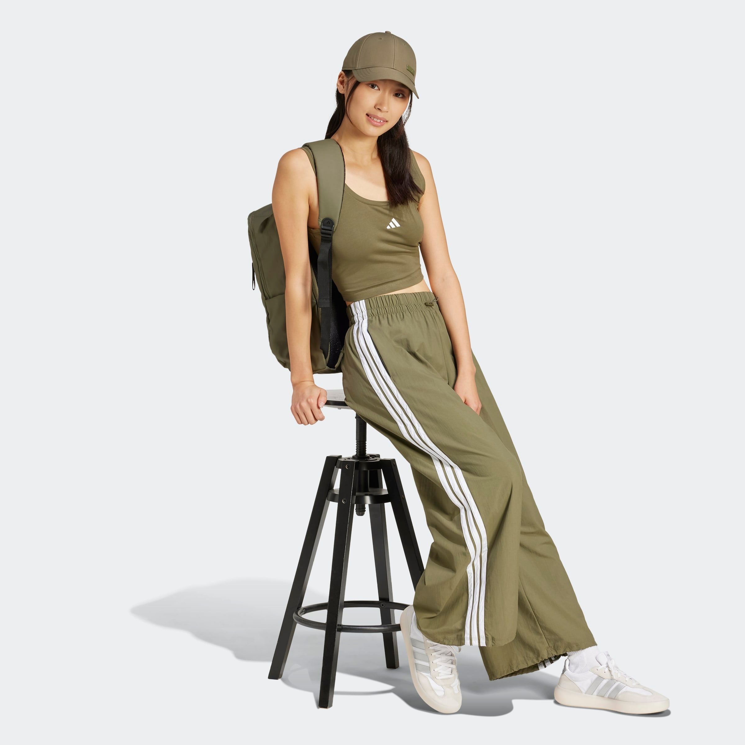 adidas Sportswear Sporthose »W 3S WV PT«, (1 tlg.), Fallschirmhose, locker geschnitten, mit weitem Bein