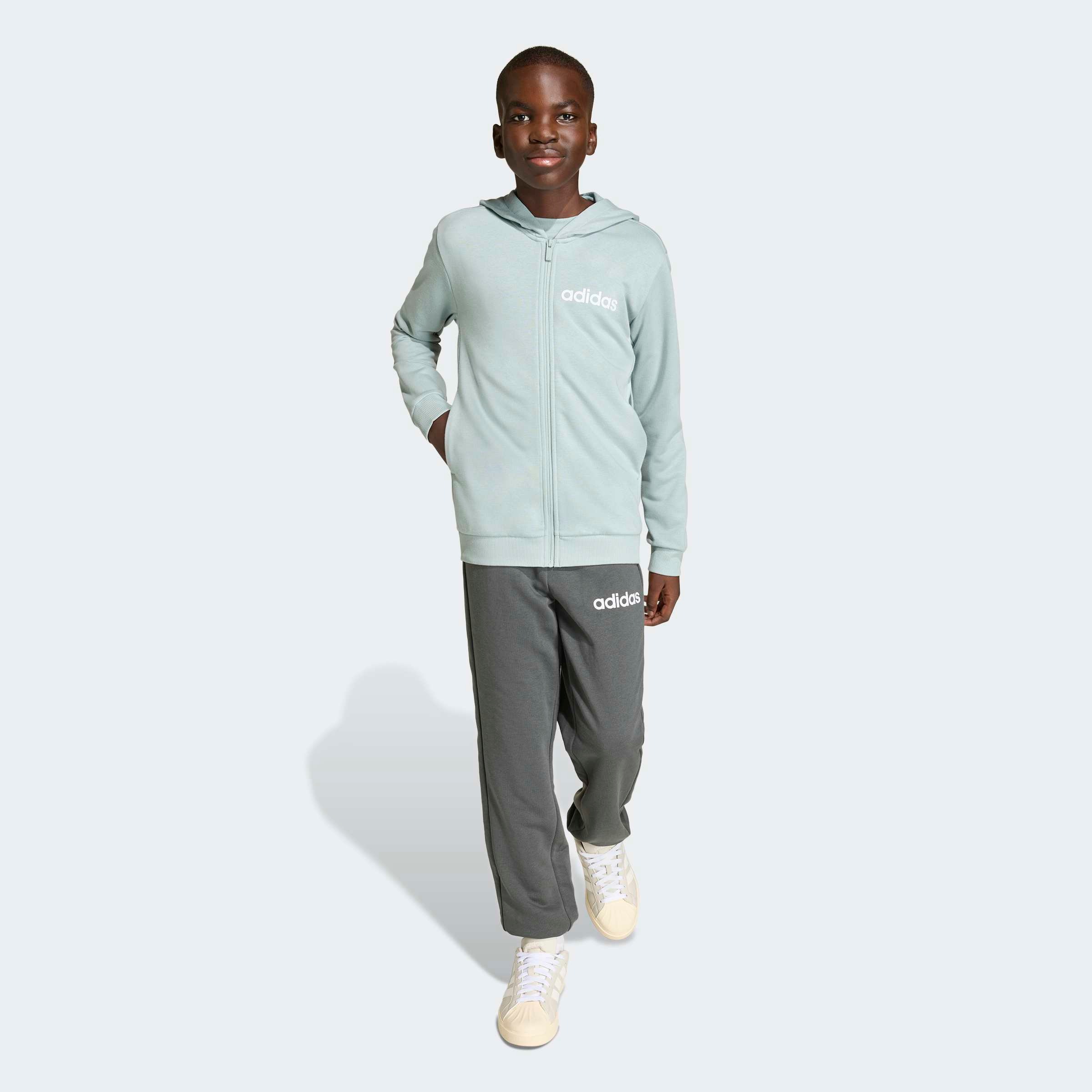 adidas Sportswear Trainingsanzug "ESSENTIALS KINDER" 2 tlg. zweiteilig, aus Baumwolle und Polyester, weiches French Terry