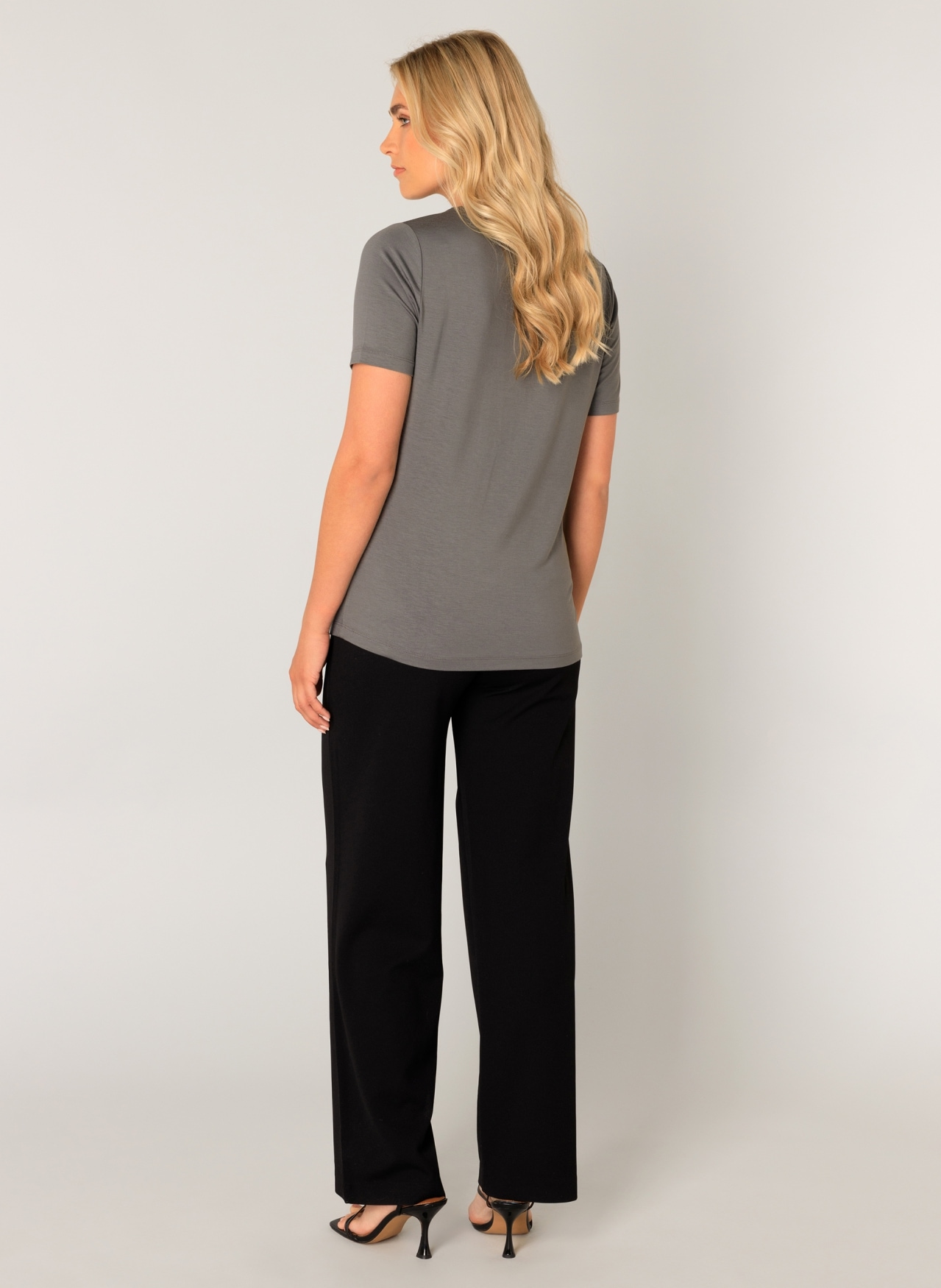 Base Level T-Shirt »Yanic«, mit V-Ausschnitt