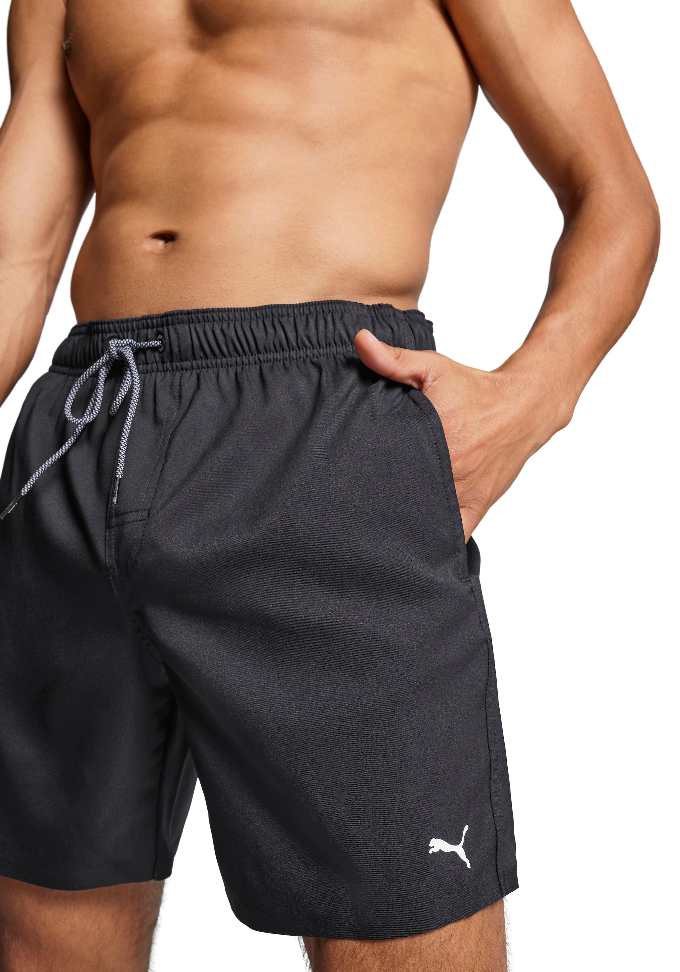 PUMA Badeshorts »PUMA SWIM MEN MEDIUM LENGTH SWIM SHORTS«, High-Tech Reissverschluss an der Gesässtasche, Seitentaschen