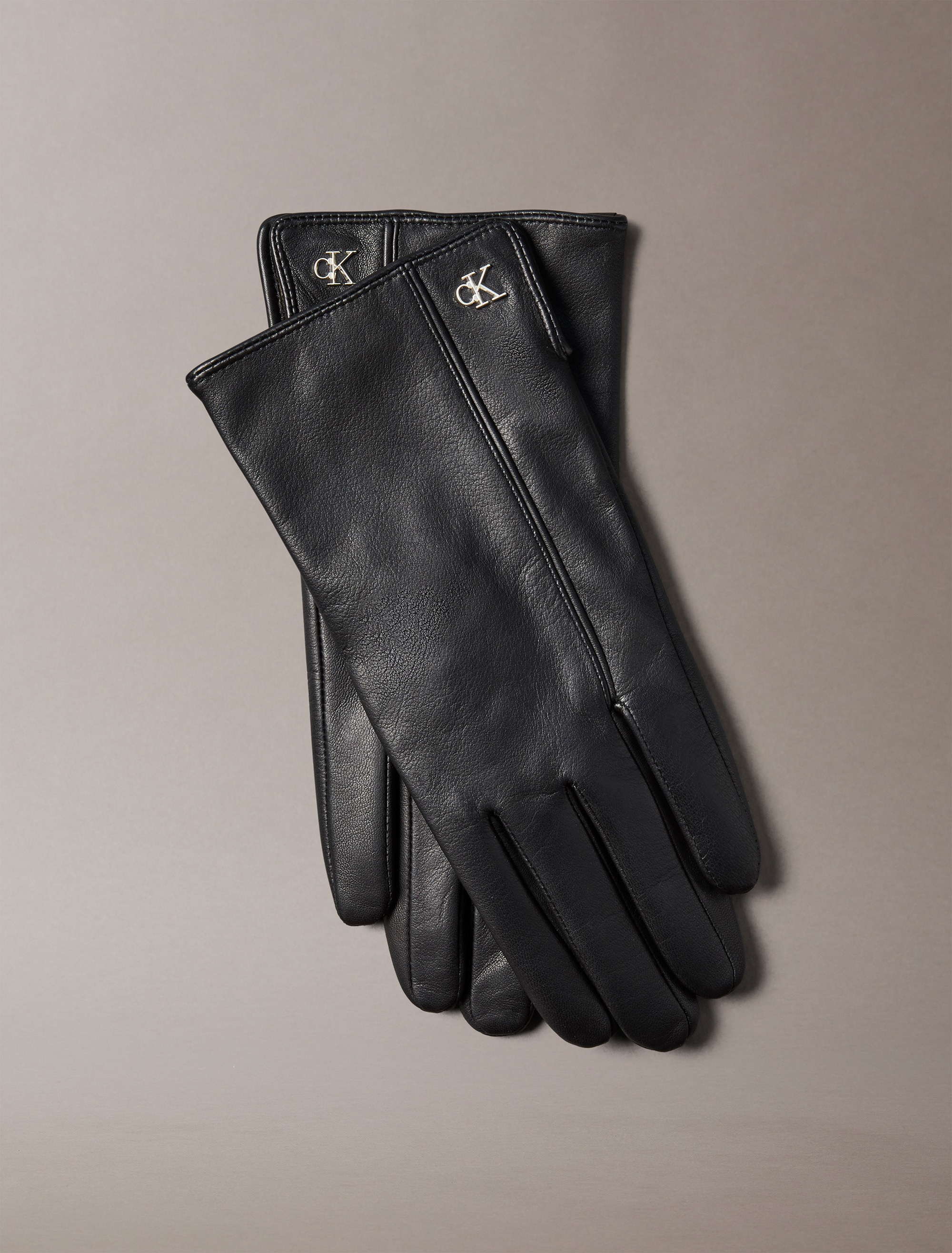 Calvin Klein Lederhandschuhe »METAL CK LEATHER GLOVES« aus Schaf-Nappaleder