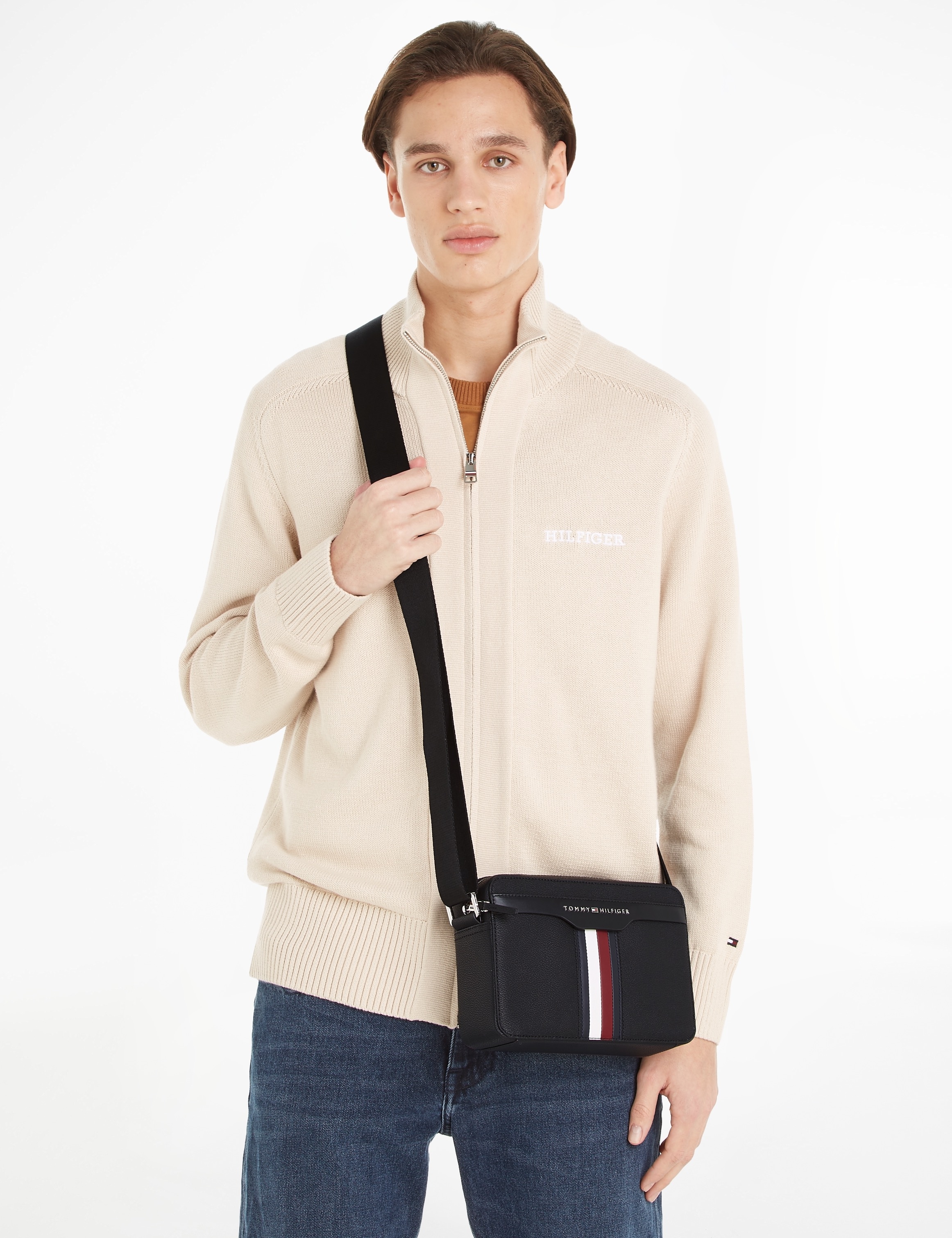 Tommy Hilfiger Mini Bag »TH COATED CANVAS CAMERA BAG«, mit  charakteristischem Streifendetail online bestellen | Jelmoli-Versand