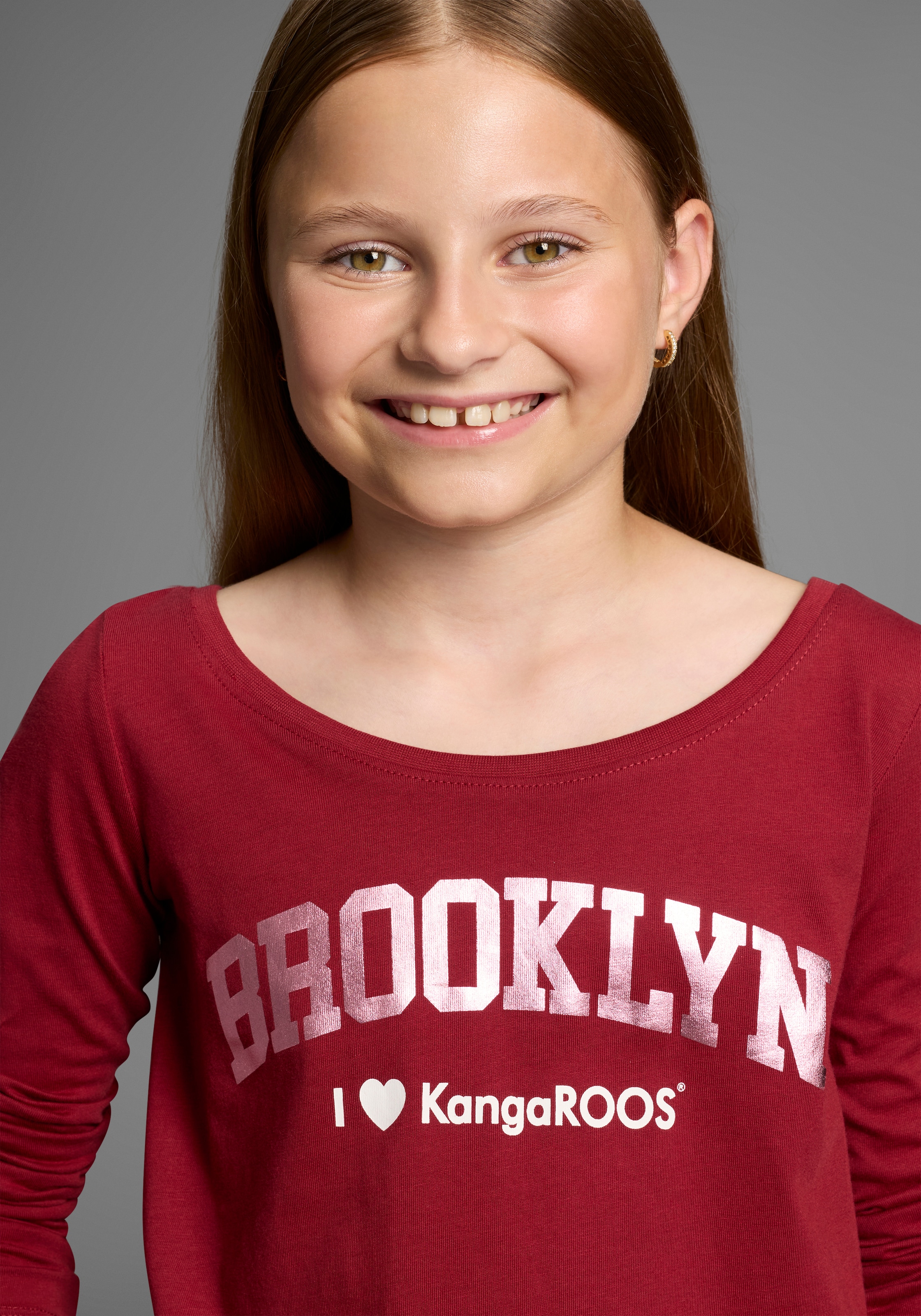 KangaROOS Langarmshirt »Shirt mit BROOKLYN Print«, Trendiger Frontprint