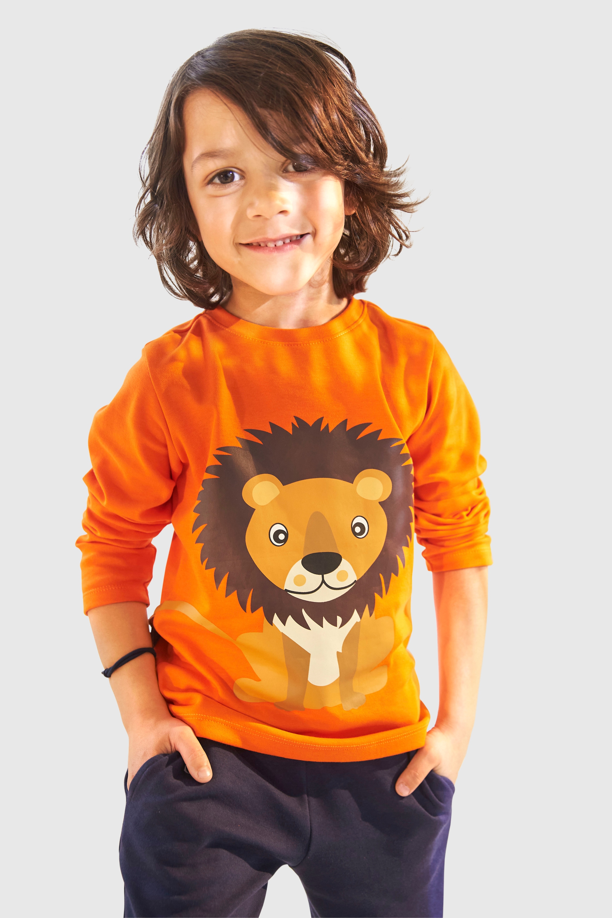 ✵KIDSWORLD Shirt & Hose, (2 tlg.), Applikation und Löwendruck entdecken | mit online Jelmoli-Versand