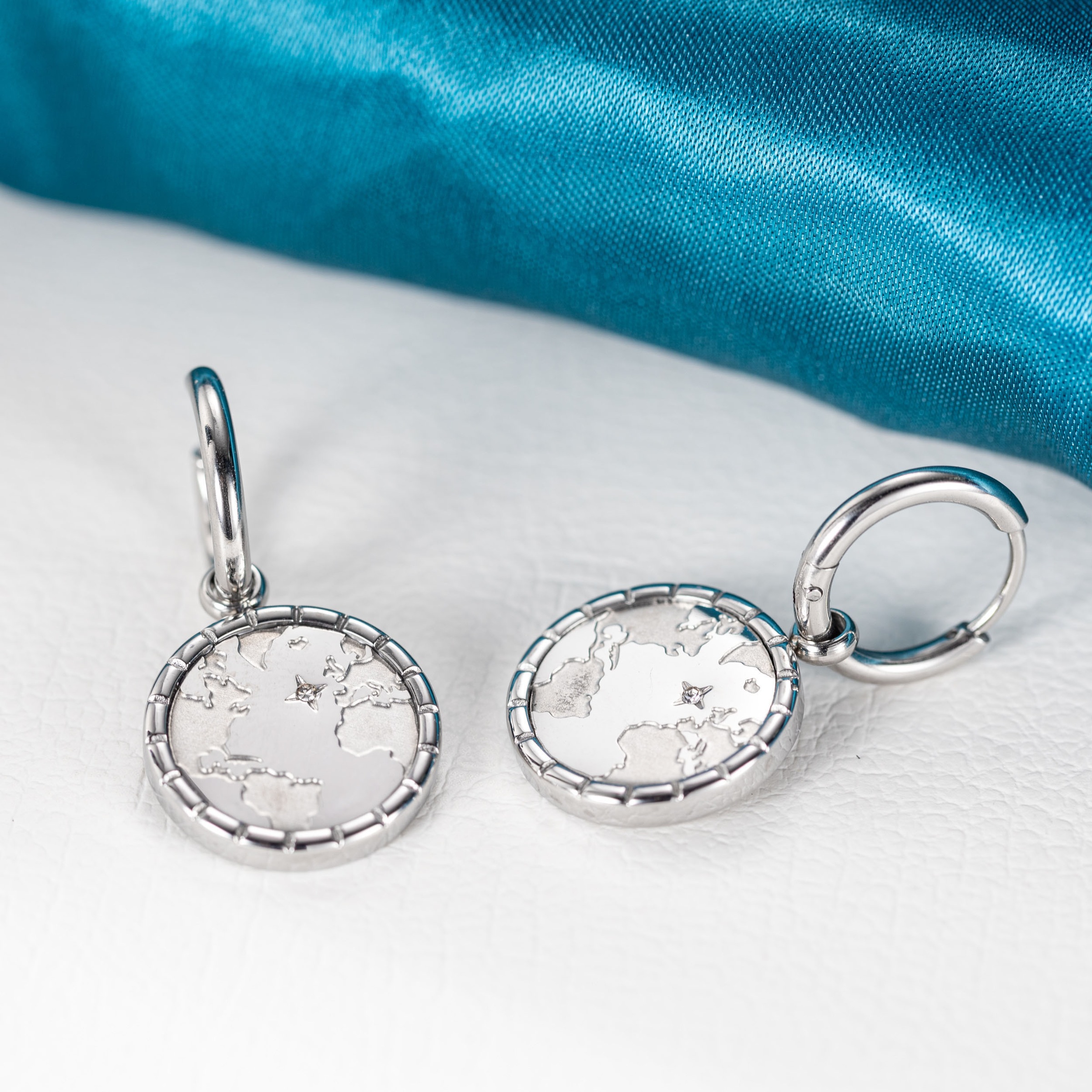 Firetti Paar Creolen "Schmuck Geschenk Edelstahl Ohrschmuck Ohrringe Planet Earth Welt" mit Zirkonia (synth.) - Einhänger abnehmbar
