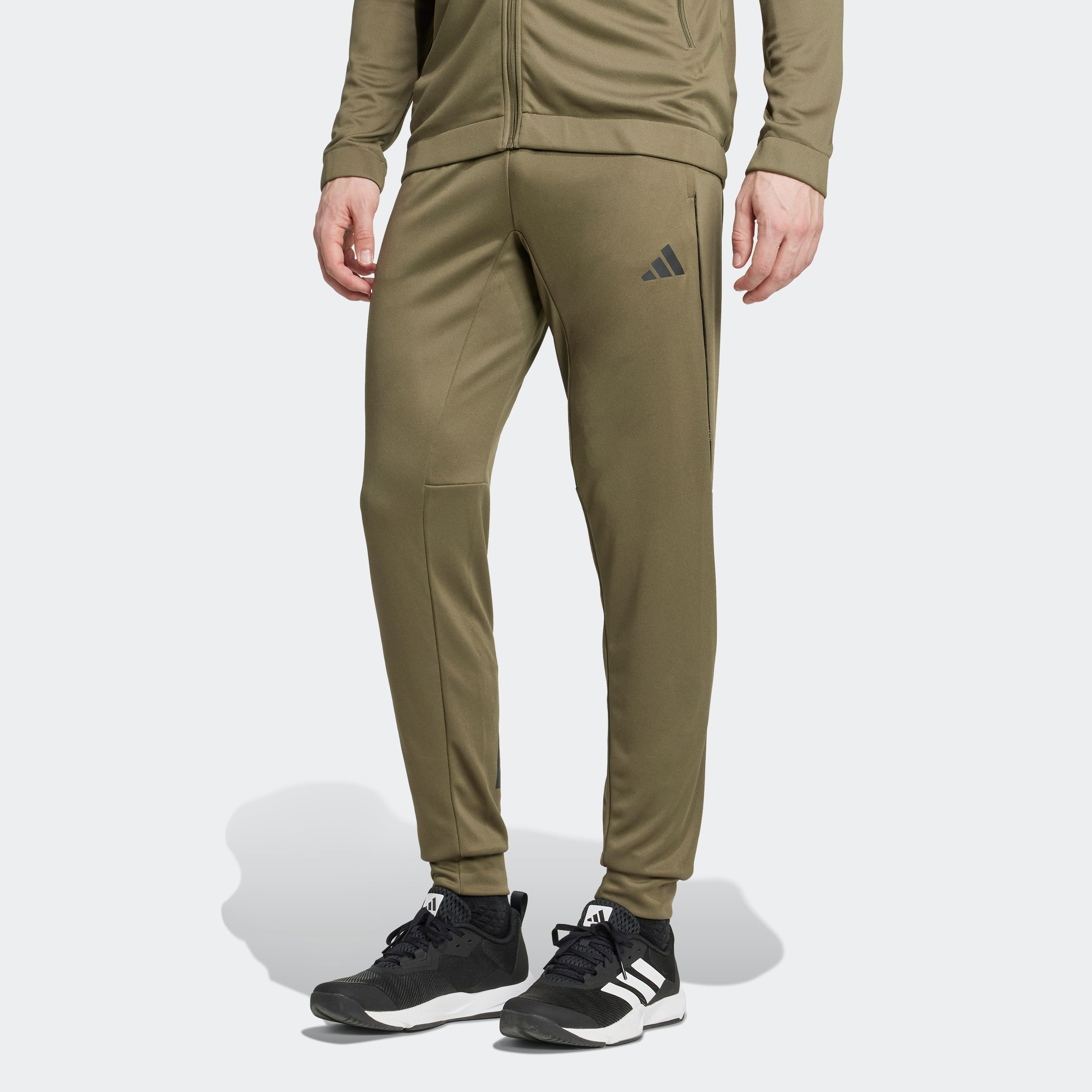 adidas Performance Sporthose "TRAIN ESSENTIALS SAISONALE" mit Camo-Paspelierung, aus dehnbarem Strickmaterial, aus Polyester