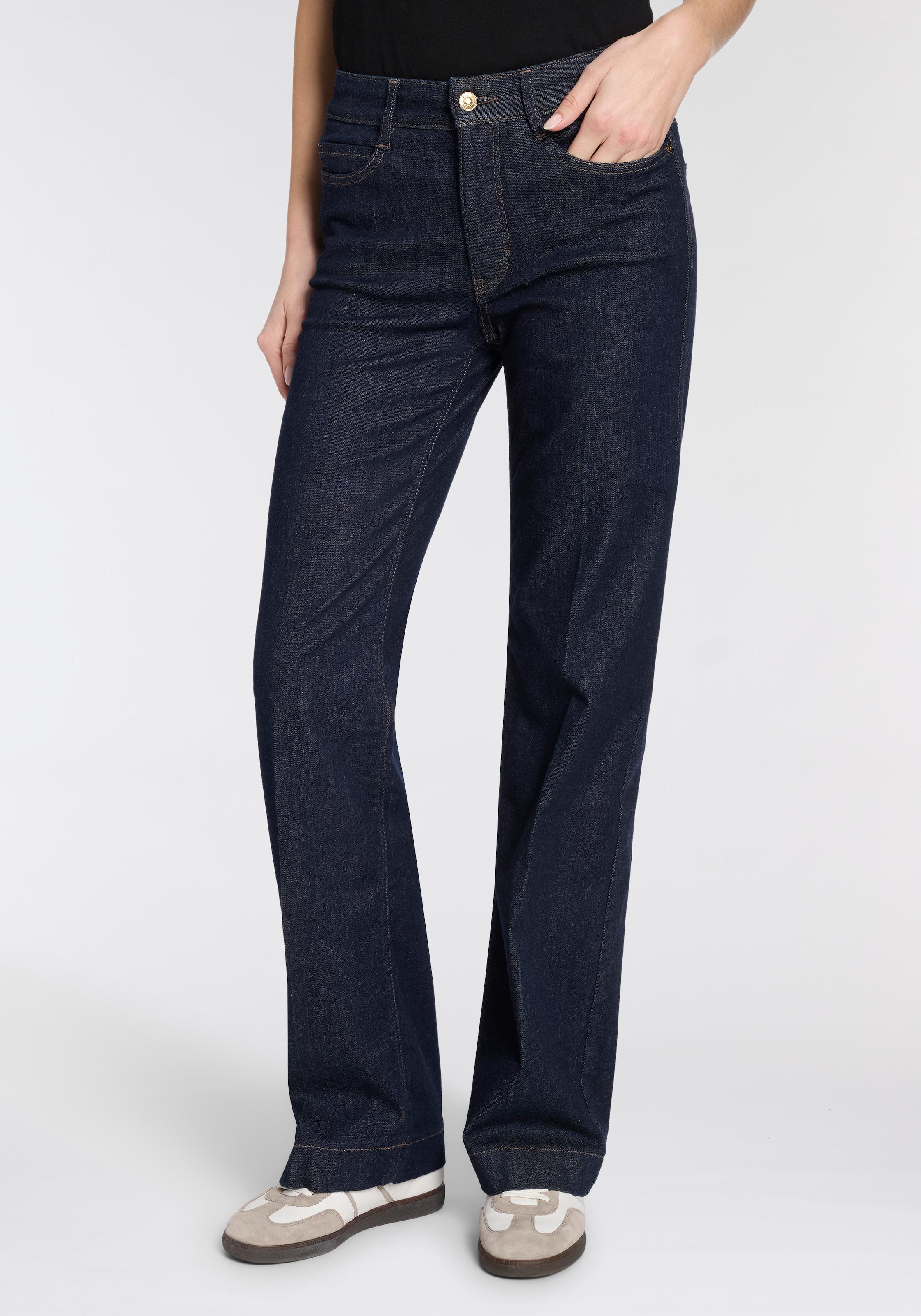 MAC 5-Pocket-Jeans "WIDE star" mit Aufdruck "Star" auf der Gesässtasche, weites Bein