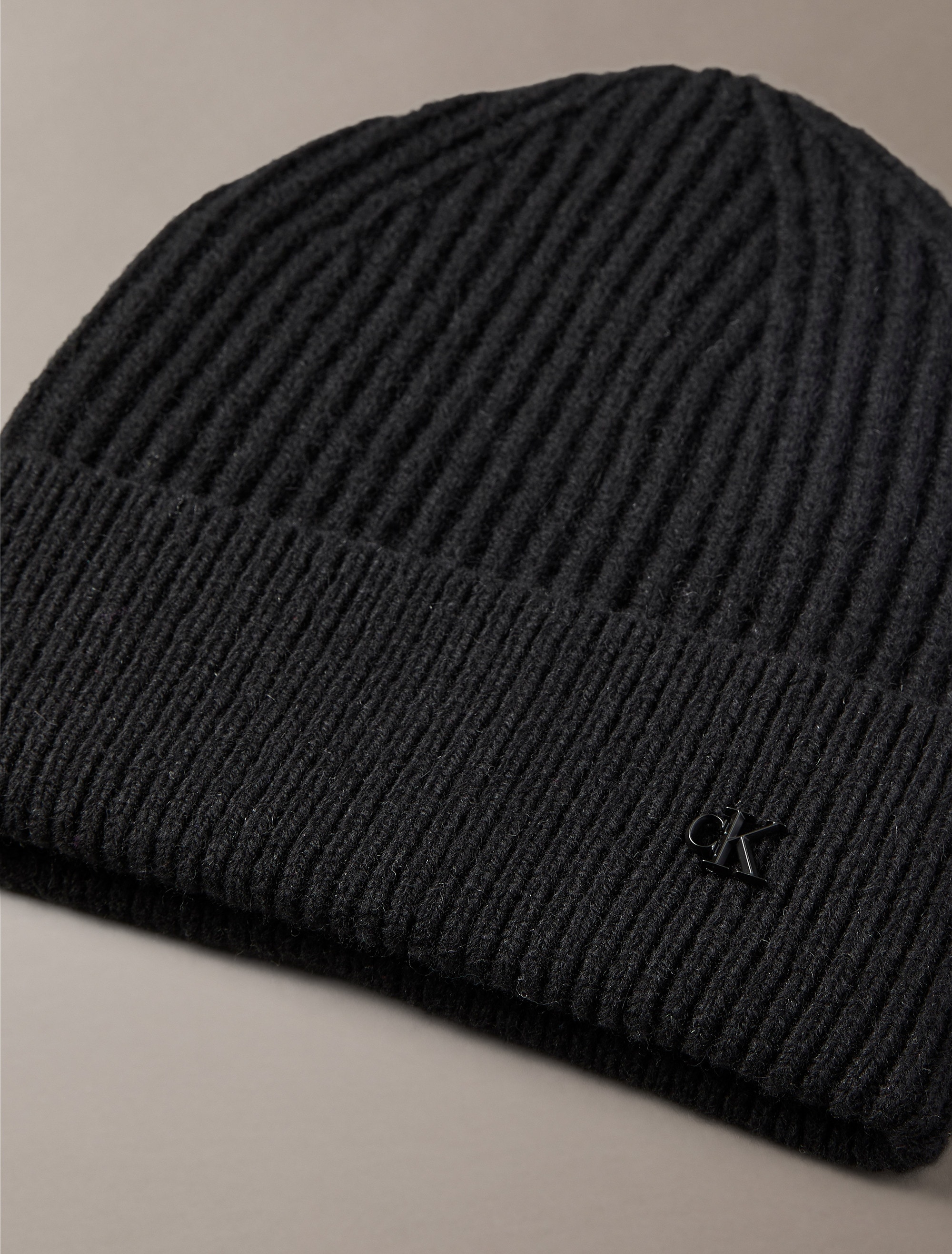Calvin Klein Strickmütze »CK METAL WOOL BEANIE«, Perfekt für den Alltag
