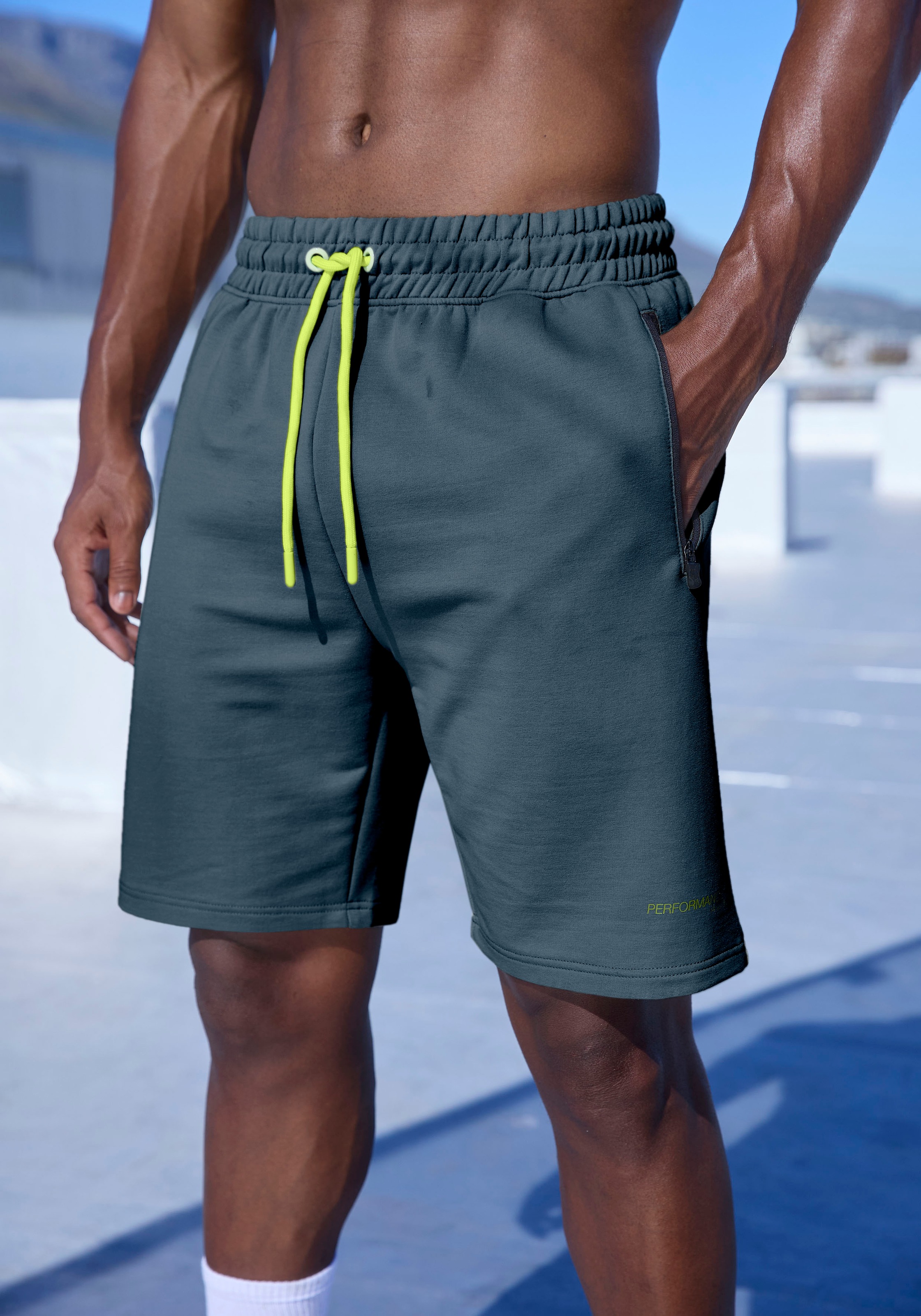Le Jogger Performance Funktionsshorts Perfomance Shorts mit Kontrast-Kordel und Reissverschlusstaschen