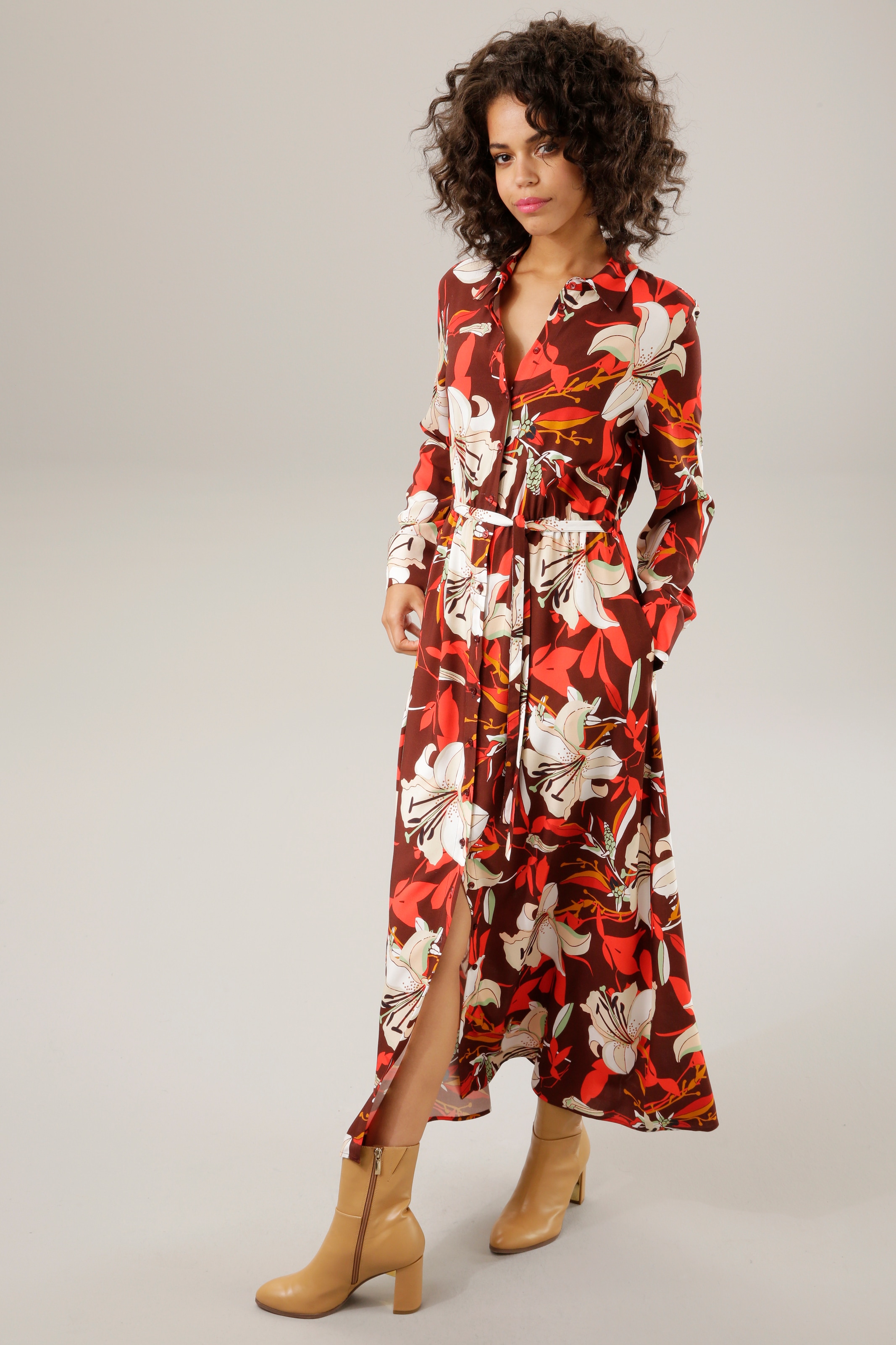 Aniston CASUAL Maxikleid, (mit abnehmbarem Bindegürtel), mit  farbharmonischem, grossflächigem Blumendruck online shoppen |  Jelmoli-Versand