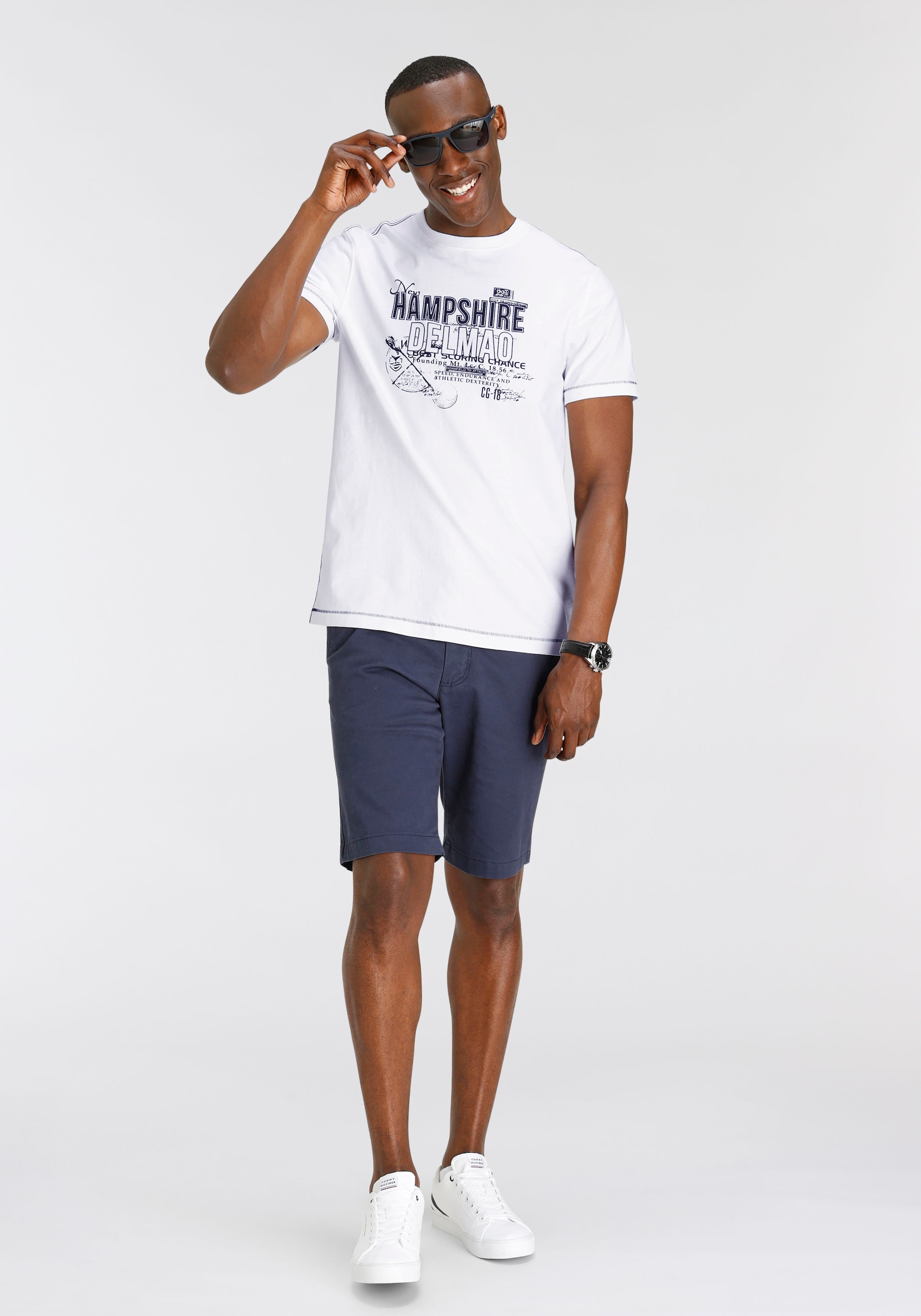 DELMAO T-Shirt, Kurzarm, lässige Passform, mit stylischem Print, Rundhals