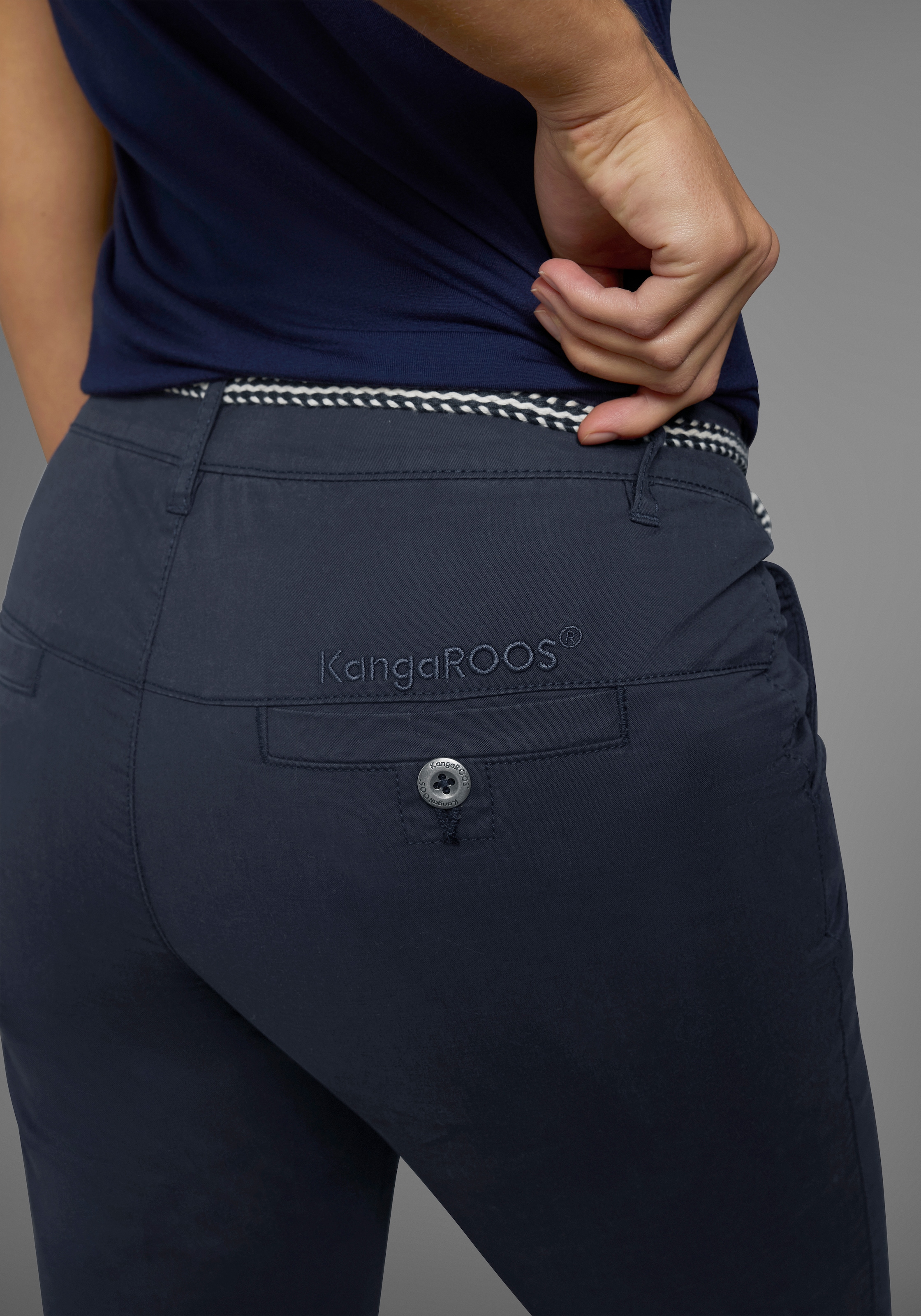KangaROOS Chinohose, (Set, 2 tlg., mit Gürtel), in schmaler Form, mit Kordel zu binden