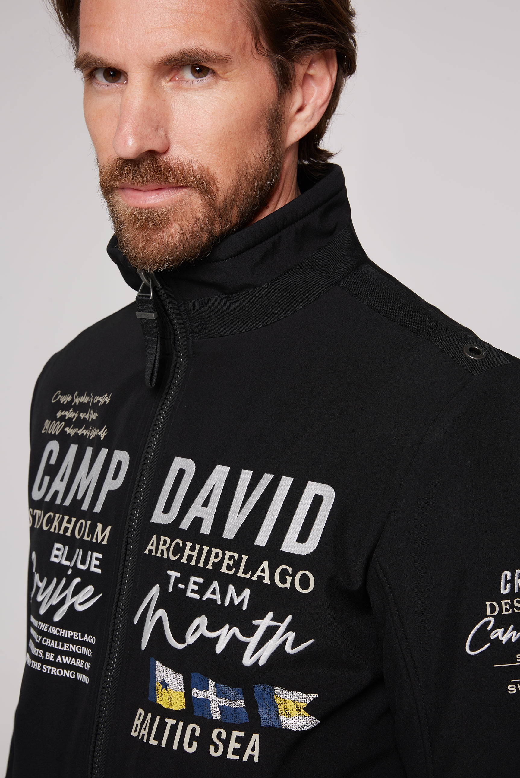 CAMP DAVID Softshelljacke, ohne Kapuze, mit Stehkragen und Logo-Prints und Stickereien