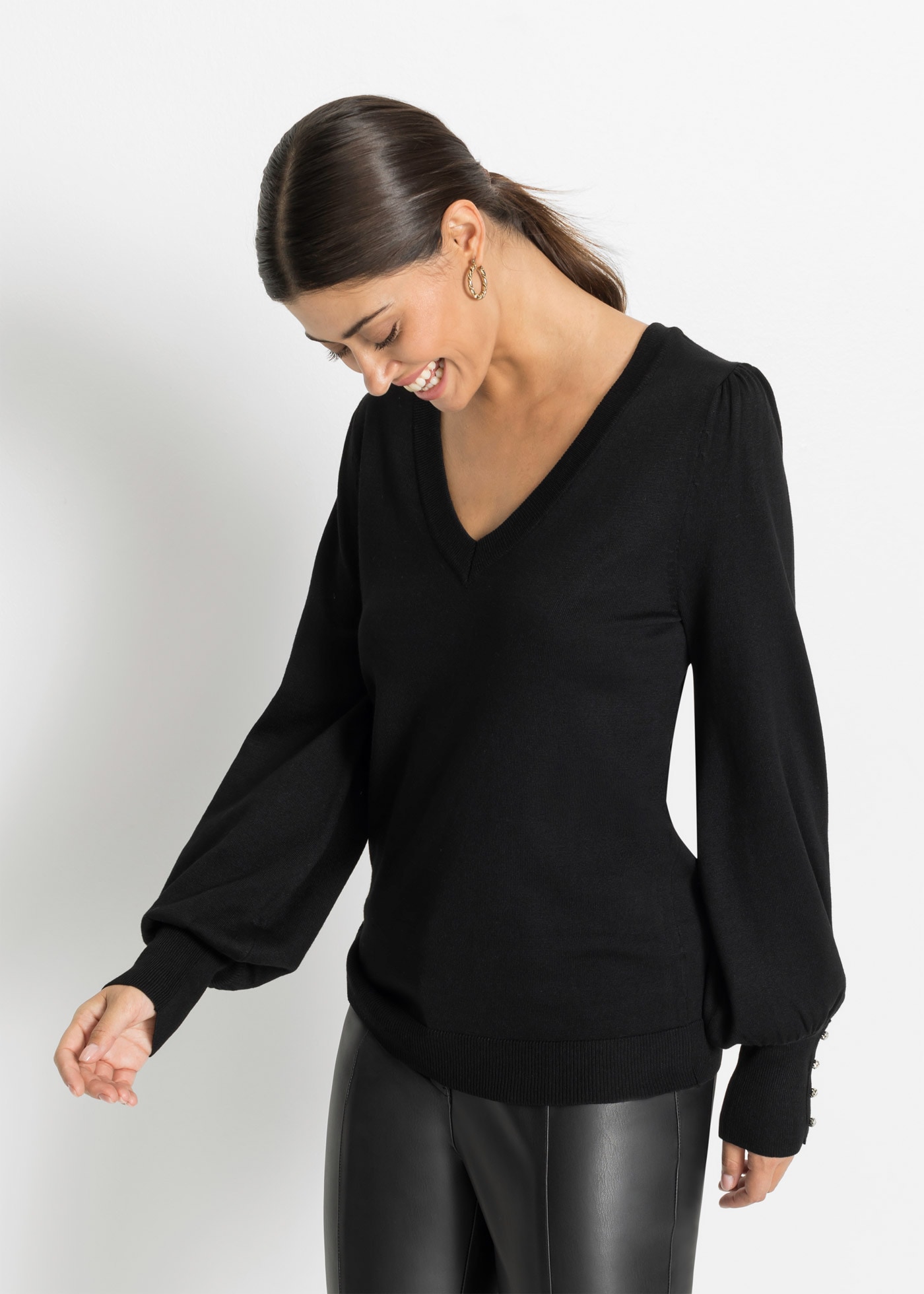 bonprix Strickpullover »Feinstrickpullover aus Viskose-Mix« Feinstrickpullover aus Viskose-Mix mit V-Ausschnitt und Zierknöpfen