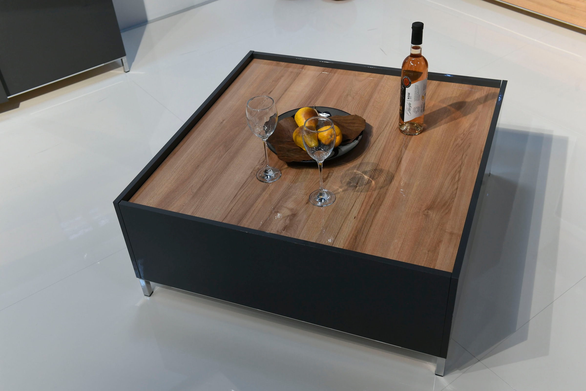 Places of Style Couchtisch »Onyx«, hochwertig UV lackiert, mit Stauraum