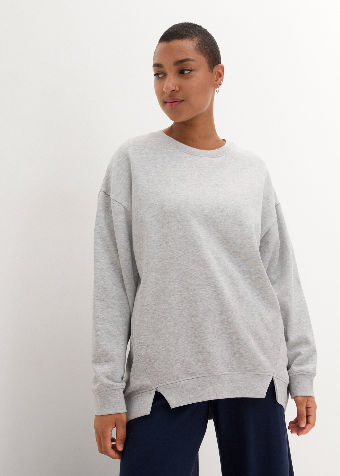 bonprix Sweatshirt »Oversize-Sweatshirt«, Oversize-Fit, Rundhalsform, kleine Seitenschlitze