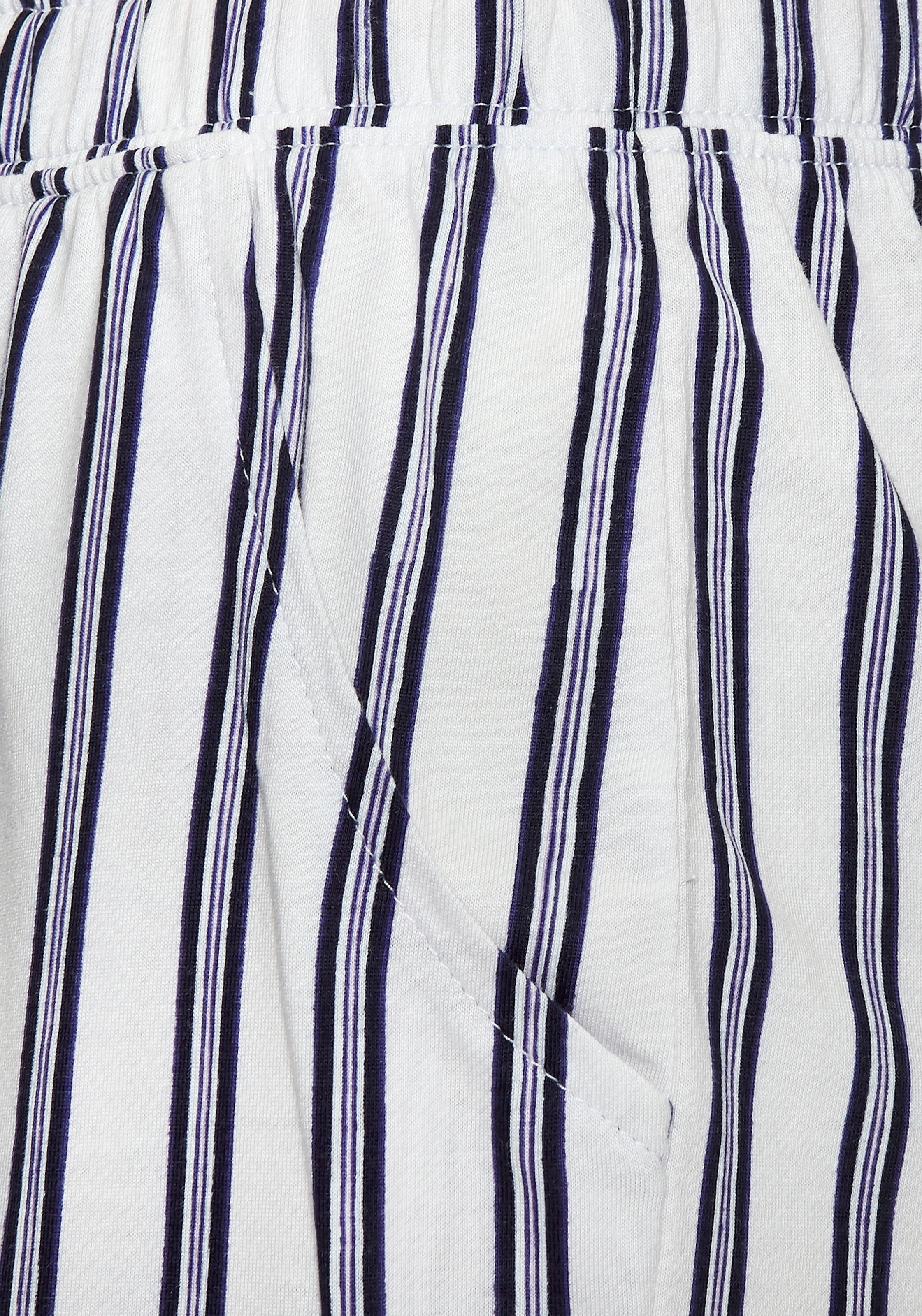 s.Oliver Pyjamashorts, mit schönem Allover-Print