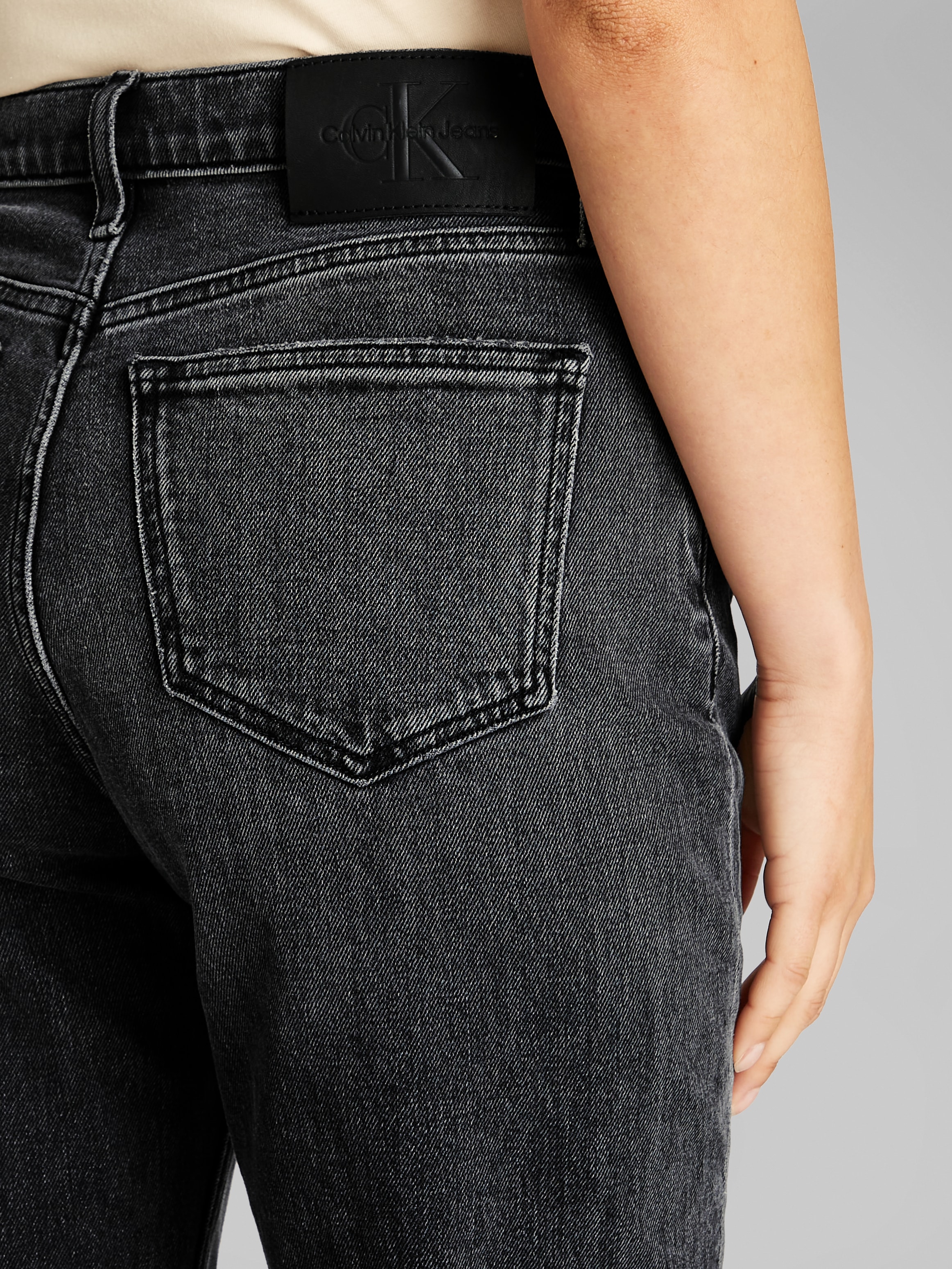 Calvin Klein Jeans Straight-Jeans »HIGH RISE STRAIGHT«, in schwarzer Waschung