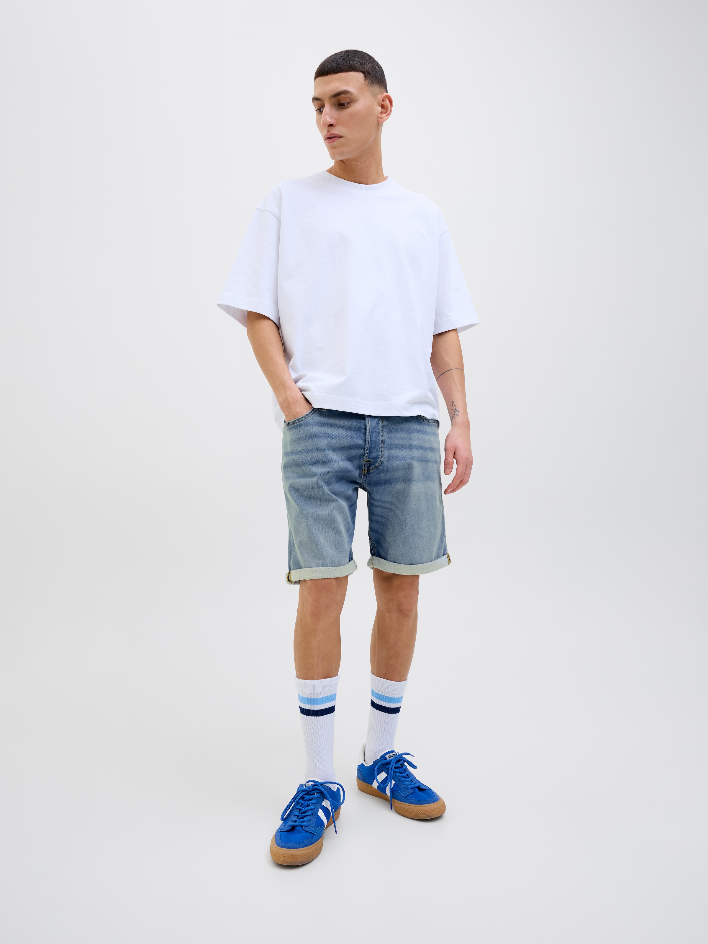 Jack & Jones Shorts »JJIRICK mit Aufschlag und Knopfverschluss für den Sommer«, unifarben, regular fit, Web, Five-Pocket-Stil, elastisch