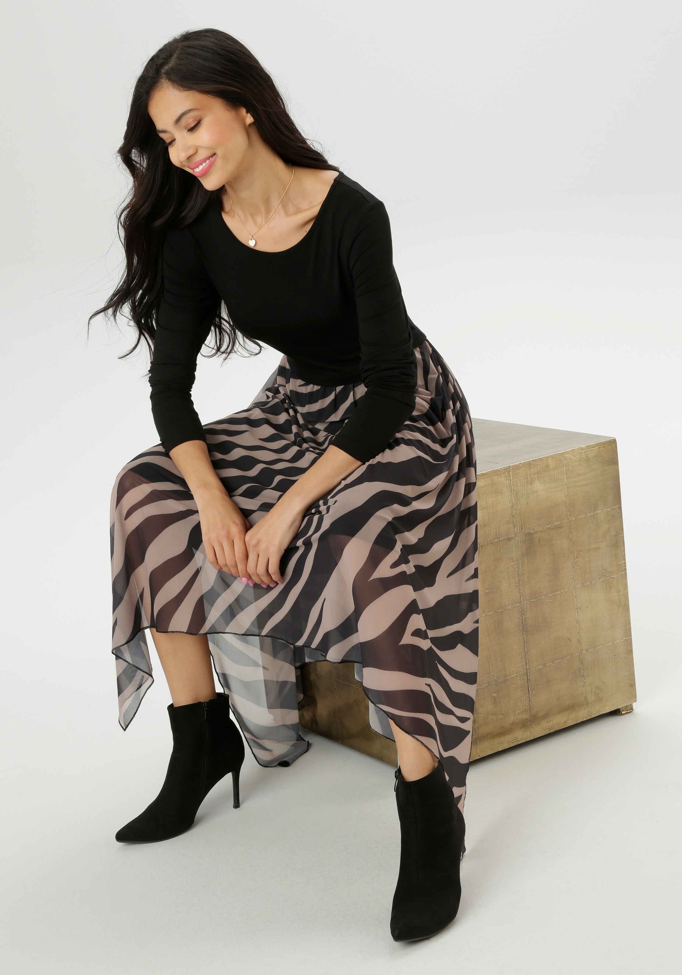 Aniston SELECTED Jerseykleid, im Materialmix mit trendigen Animalprint - NEUE KOLLEKTION