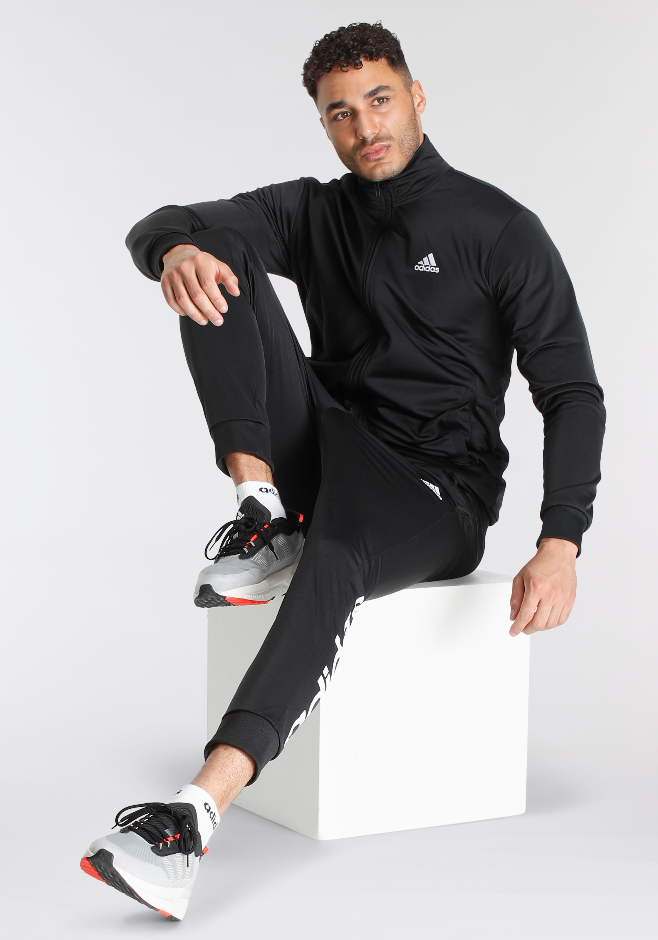 adidas Sportswear Trainingsanzug »LINEAR tlg.) TRICOT«, LOGO | online shoppen (2 Jelmoli-Versand