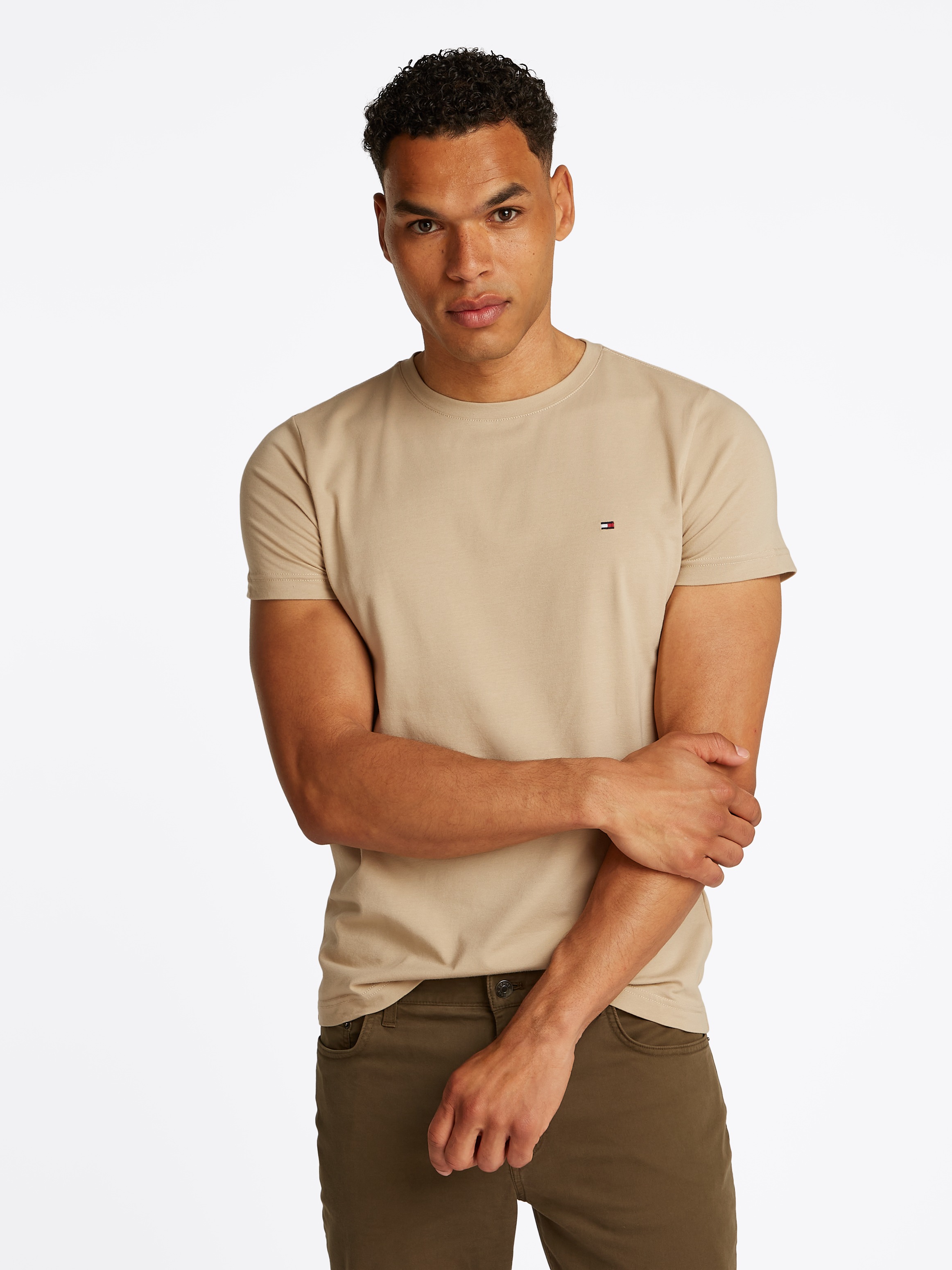 Tommy Hilfiger T-Shirt »STRETCH SLIM FIT TEE mit Rundhals und Logostickerei« unifarben, casual, slim fit, Baumwollmix, Rundhals