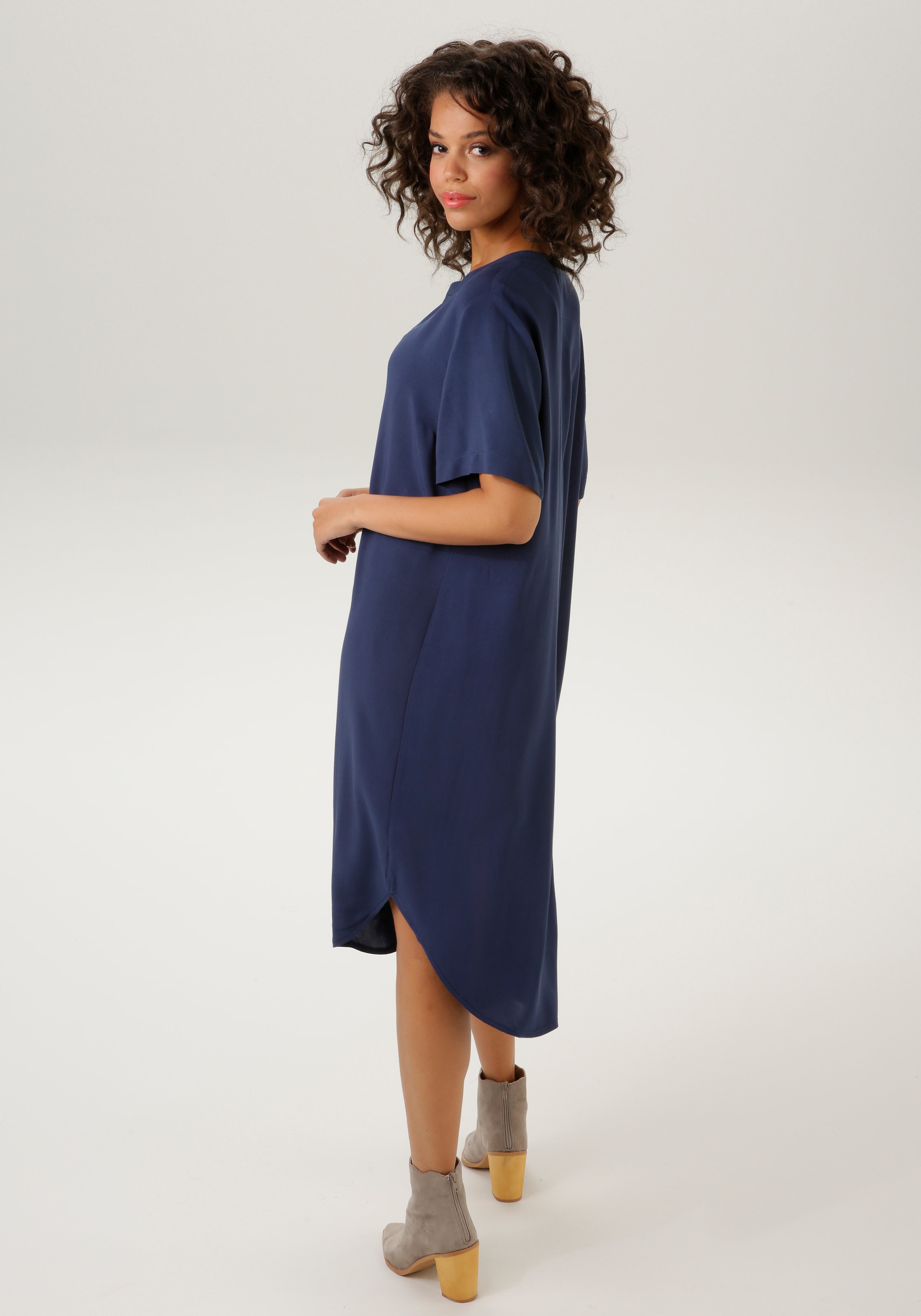 Aniston CASUAL Blusenkleid, in trendigen Farben