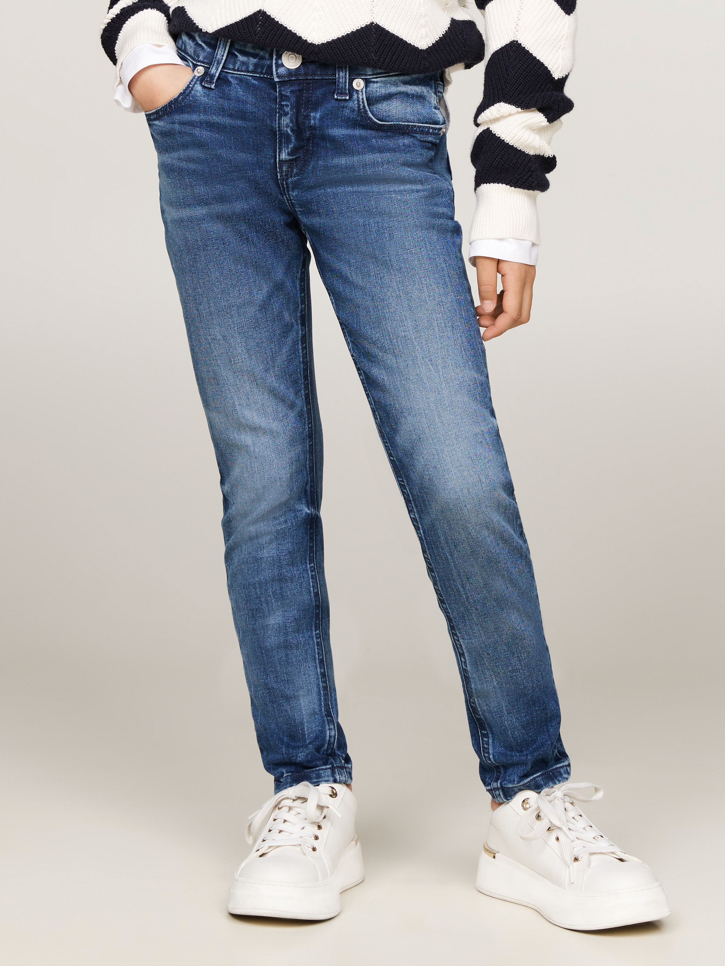 Skinny-fit-Jeans »NORA DARK WASH«, in blauer Waschung, mit Logostickereien