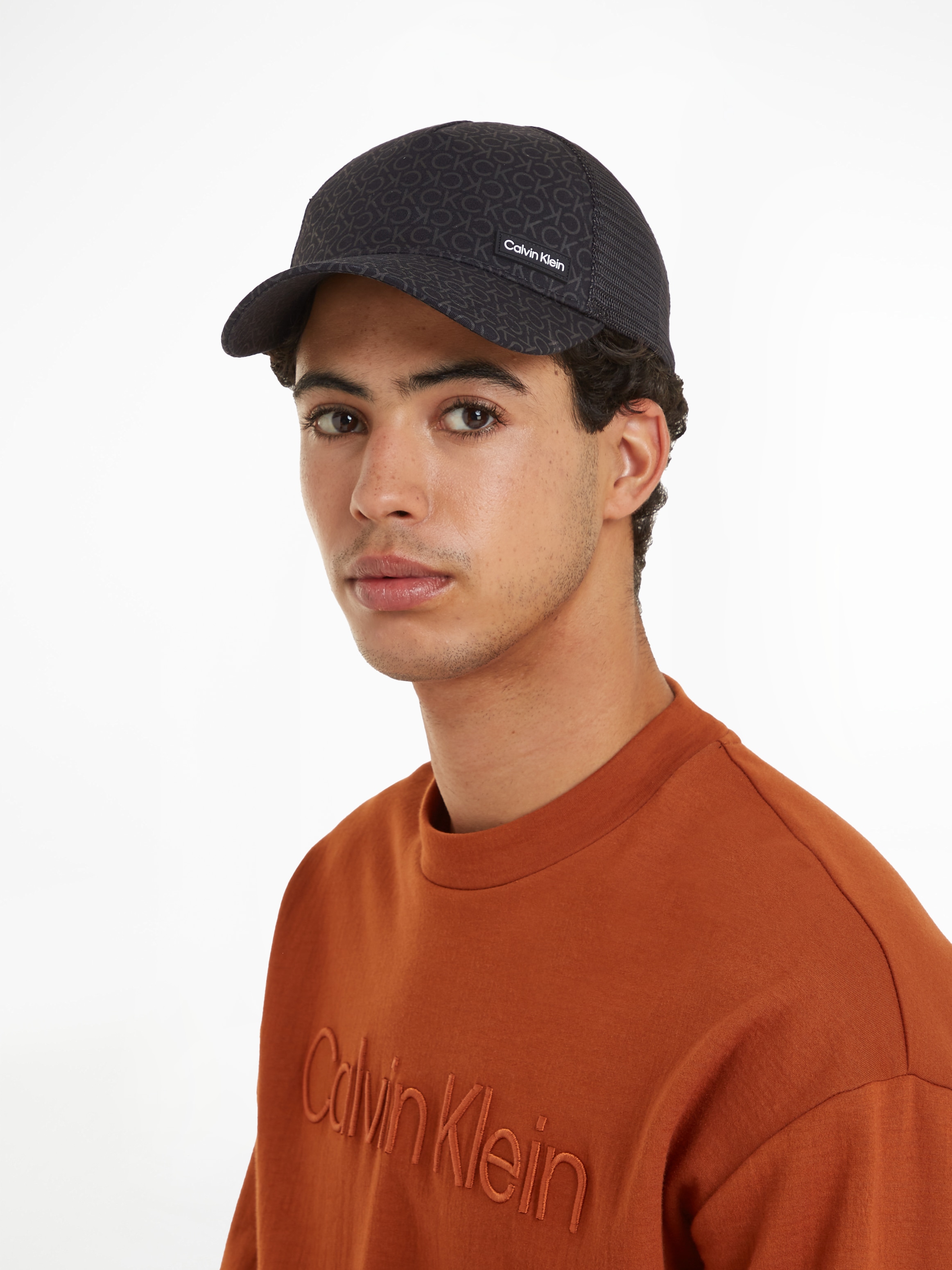 Calvin Klein Trucker Cap »ESSENTIAL PATCH TRUCKER MONO«, mit Logoprägung