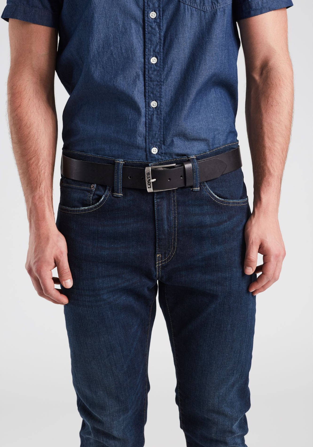 Levi's® Ledergürtel »NEW DUNCAN«, mit Logoprägung auf der Schliesse