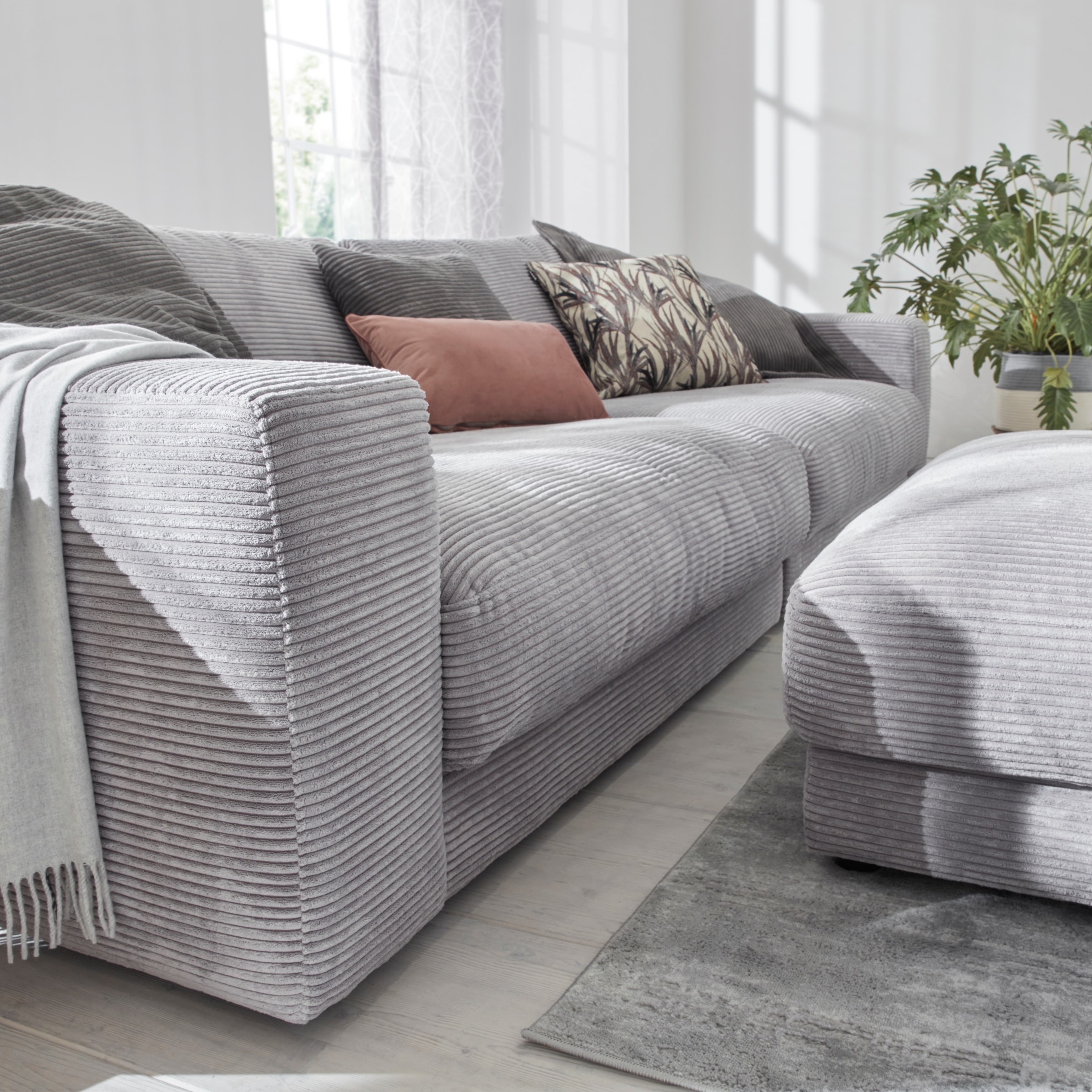 Leonique Wohndecke »Plaid Sofia«, mit tollen Fransen, Kuscheldecke