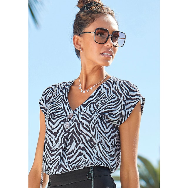 ❤ LASCANA Schlupfbluse, mit Zebraprint und modischen Knöpfen, Kurzarmbluse,  sommerlich entdecken im Jelmoli-Online Shop